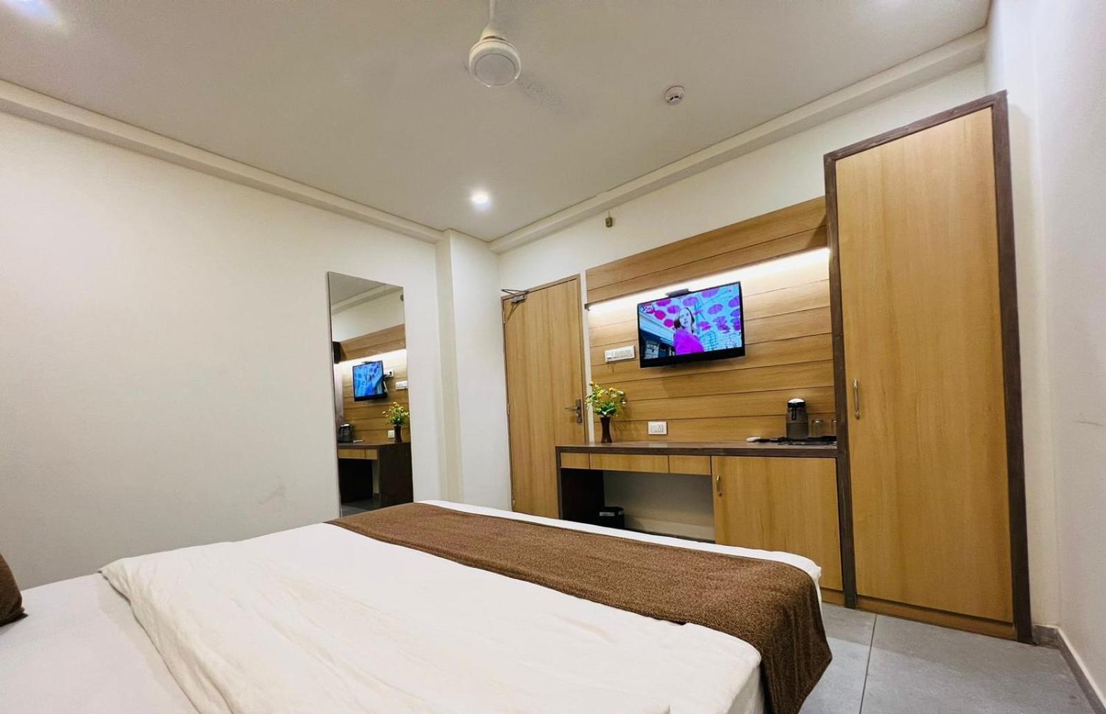 Deluxe Double Room photo 2