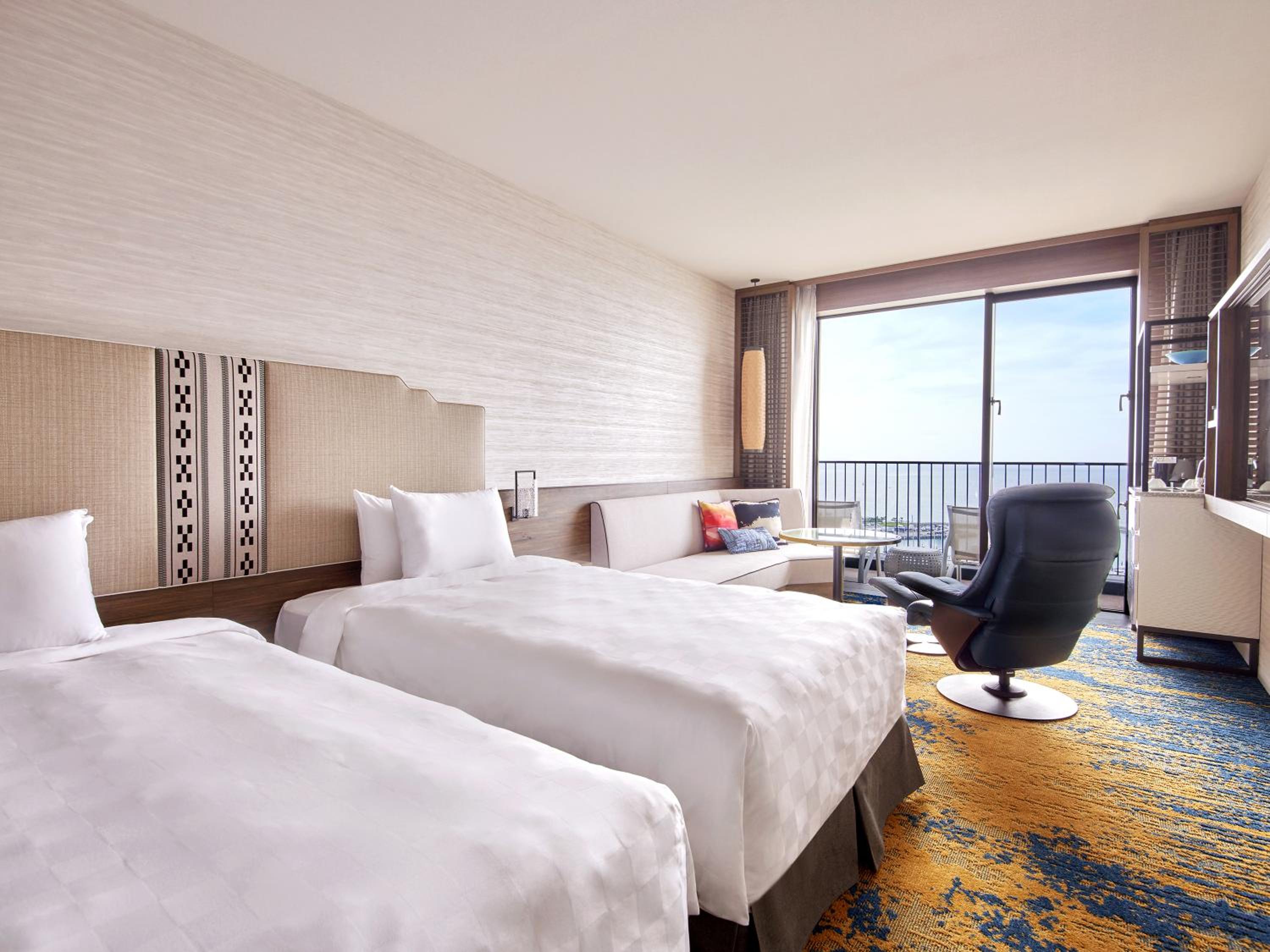 Hollywood Twin Room with Club Lounge Access