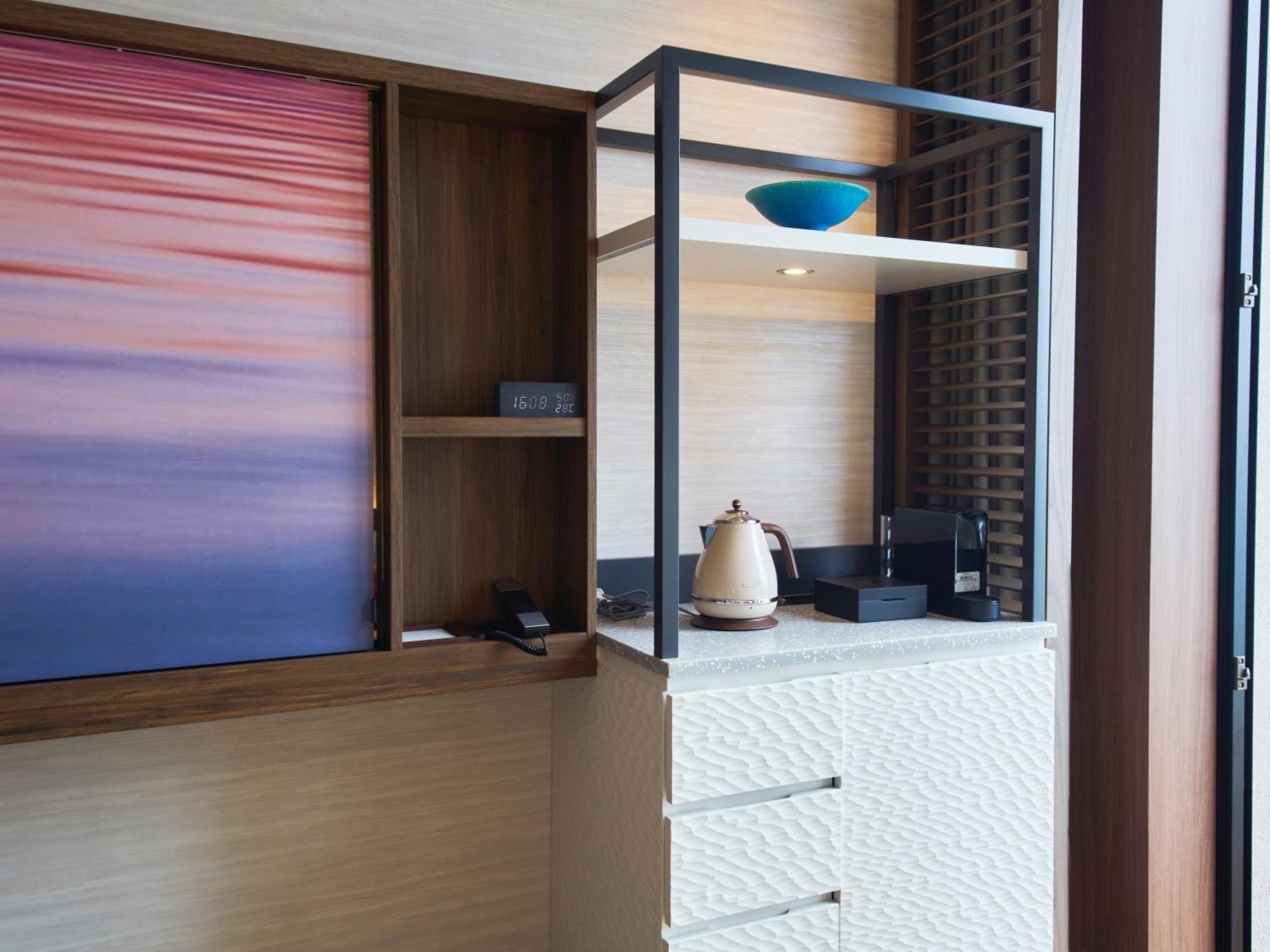 Deluxe Twin Room  with Club Lounge Access - Photo 17