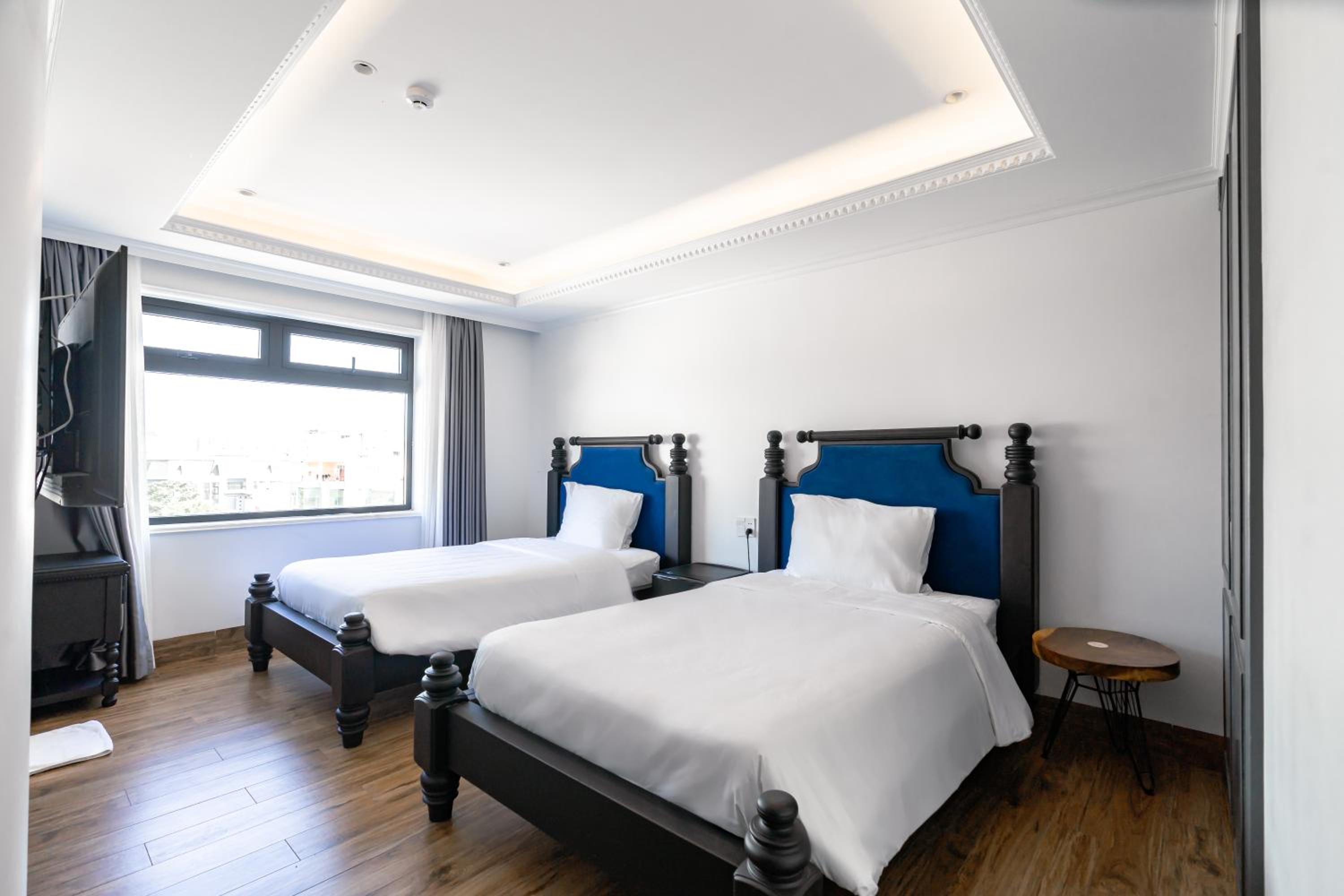 Twin Room with City View