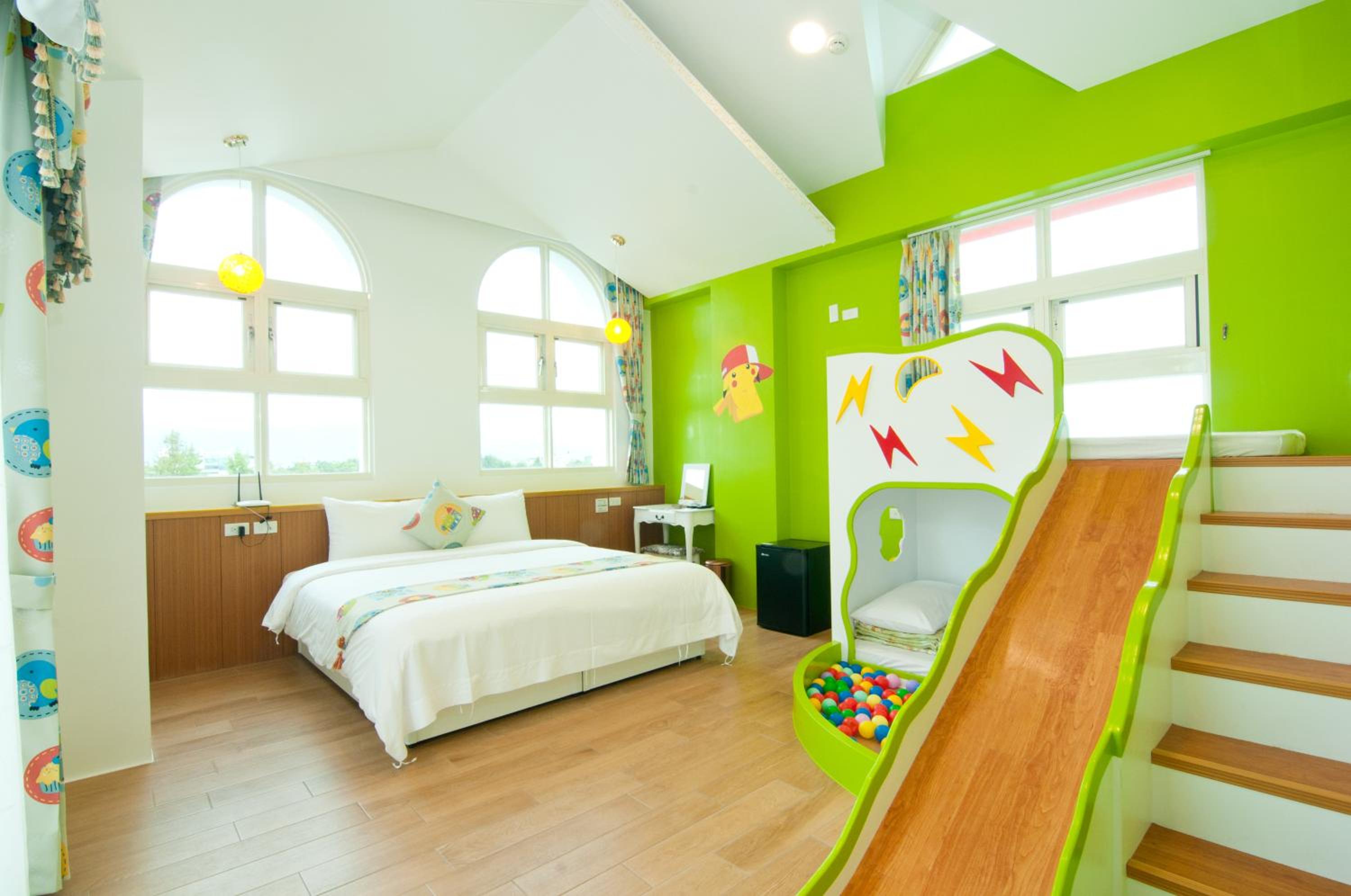 Quadruple Room with Private Bathroom photo 2