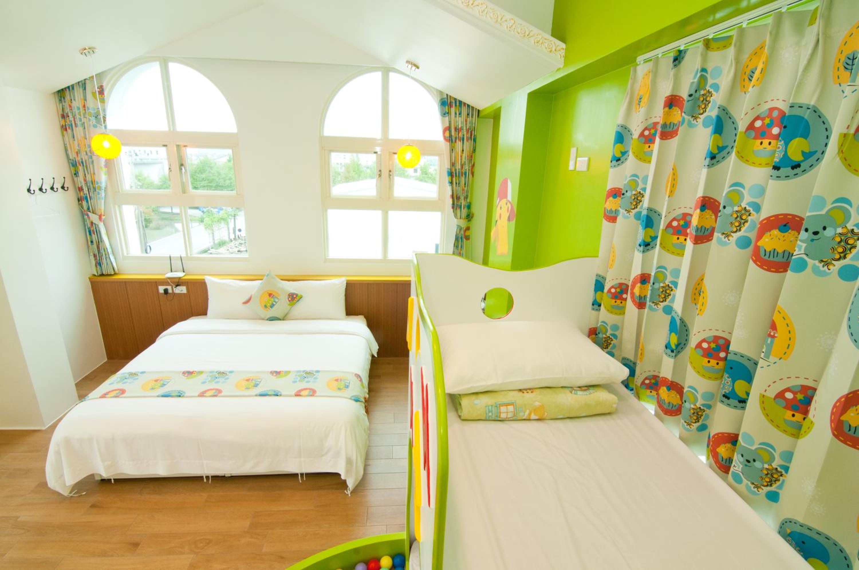 Quadruple Room with Private Bathroom photo 3