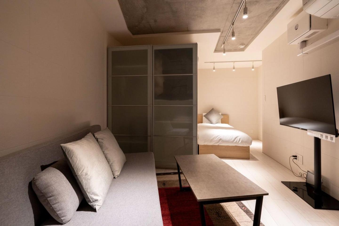 One-Bedroom Apartment photo 1