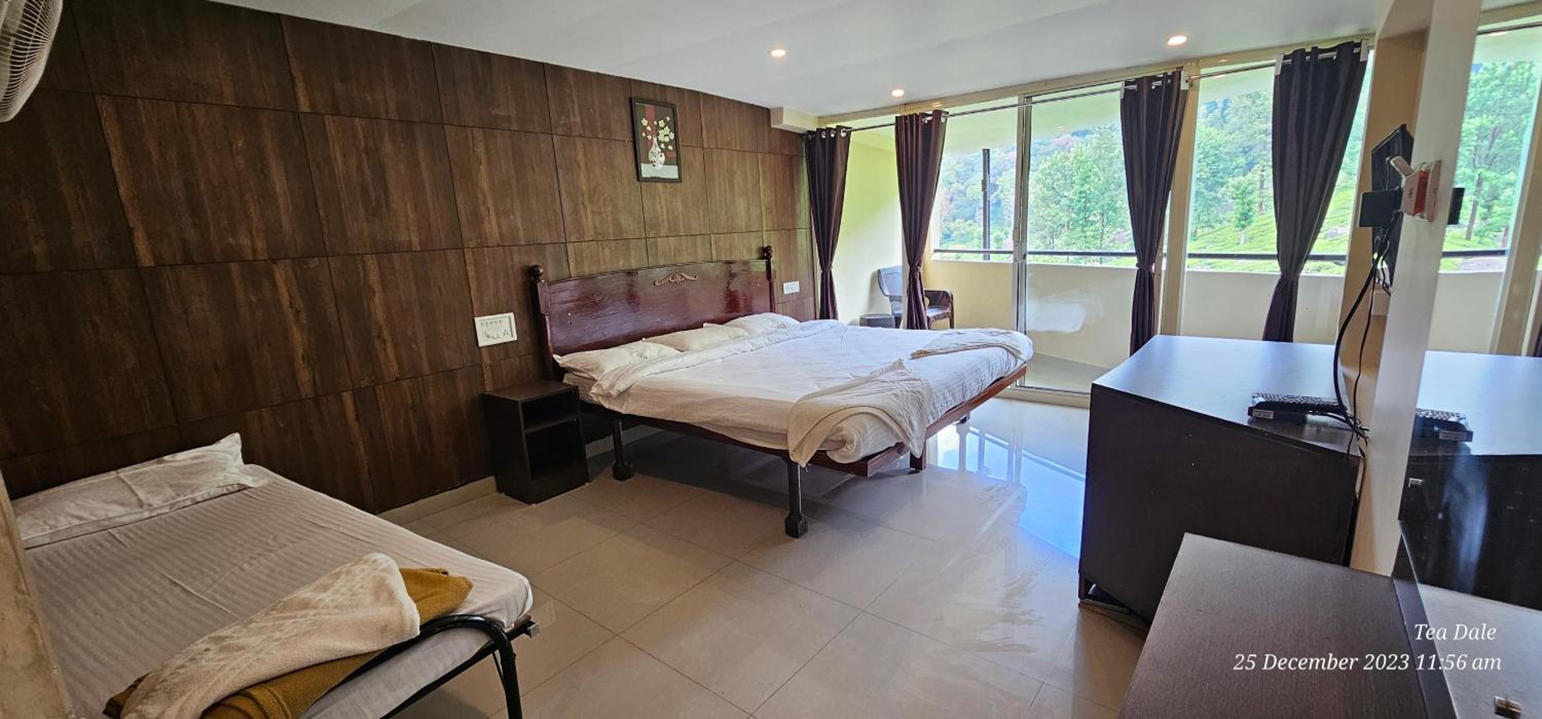 Deluxe Family Room - Photo 1