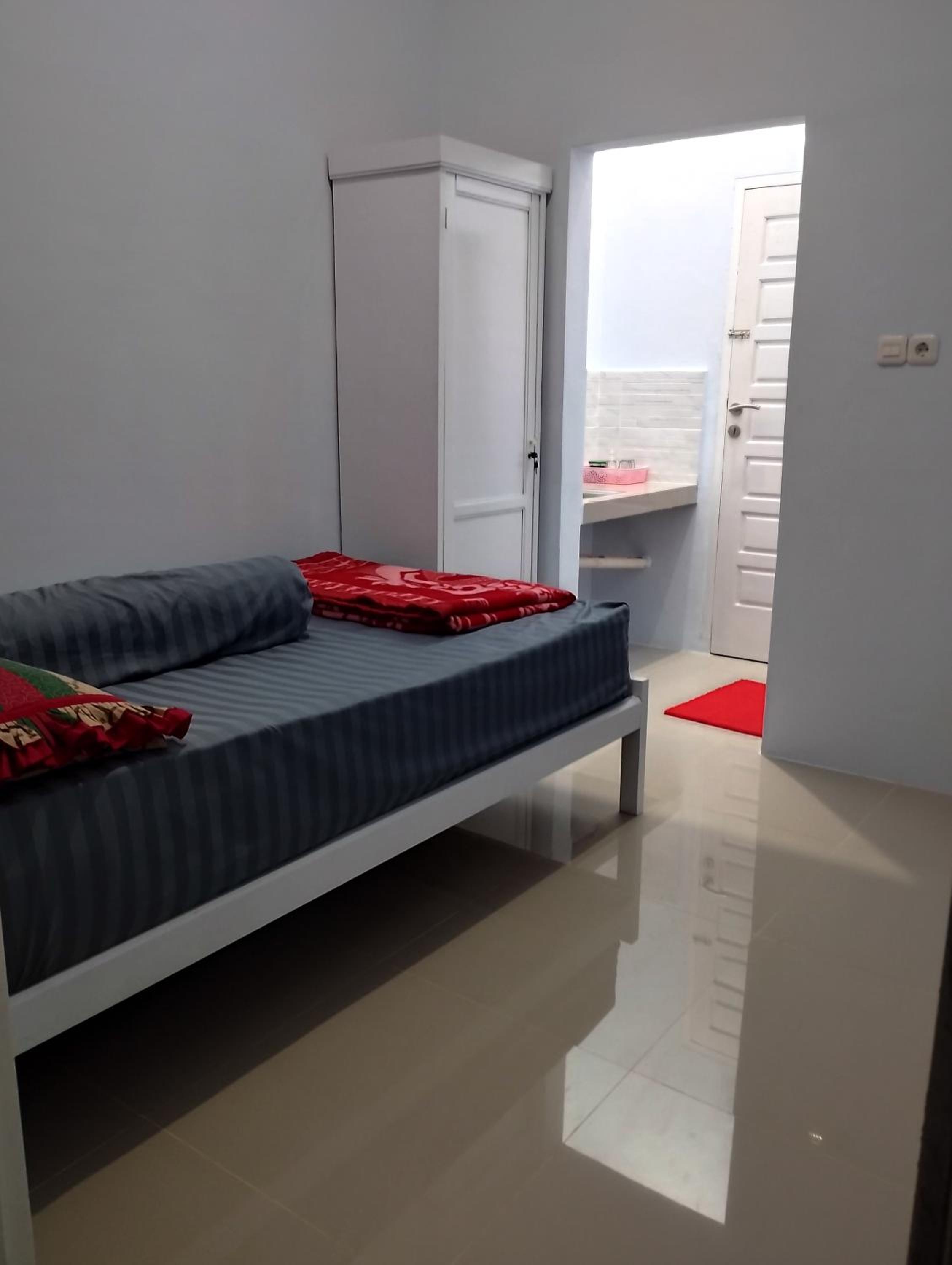 Single Room With Private Bathroom photo 1