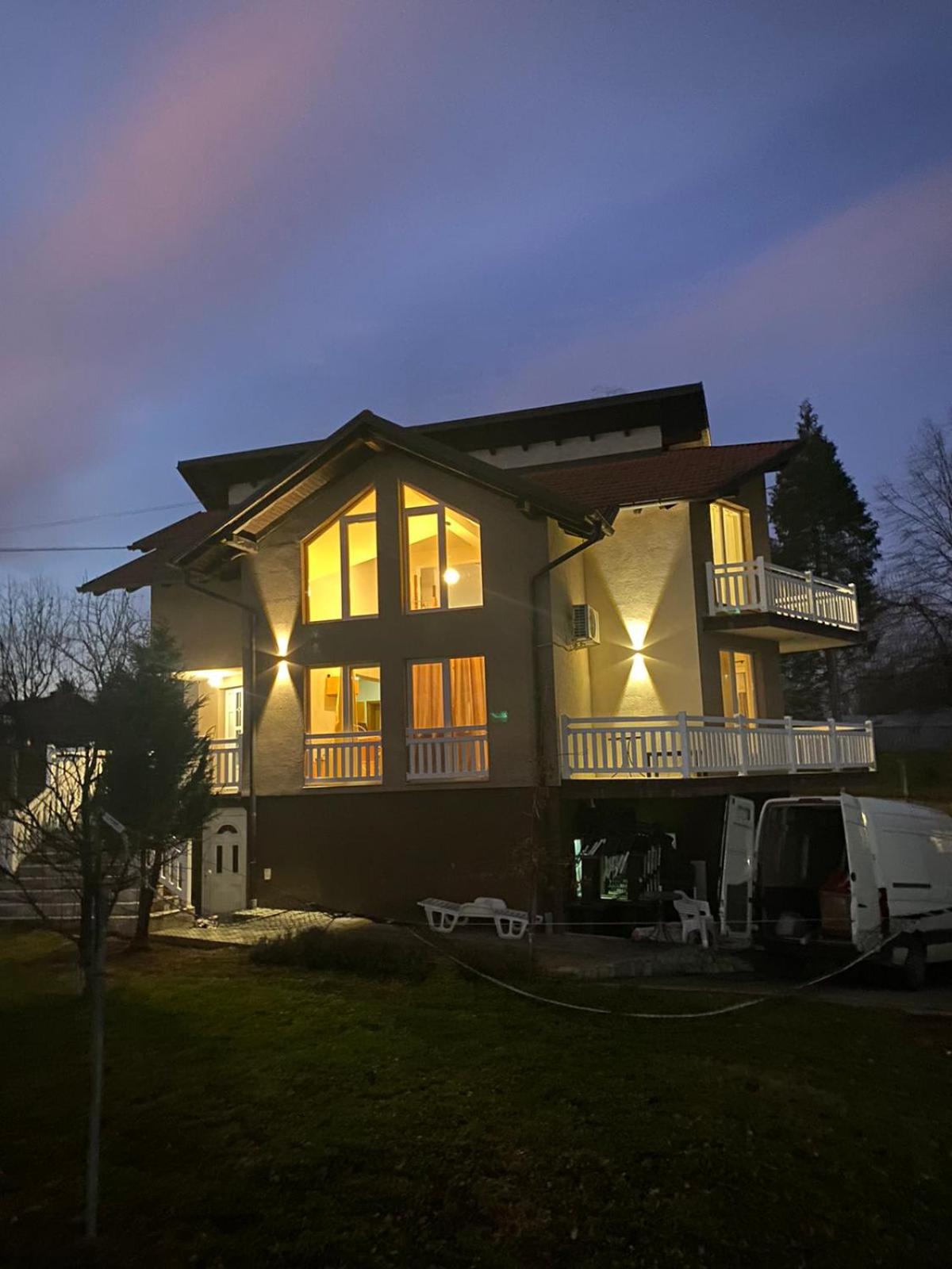 Four-Bedroom House photo 2