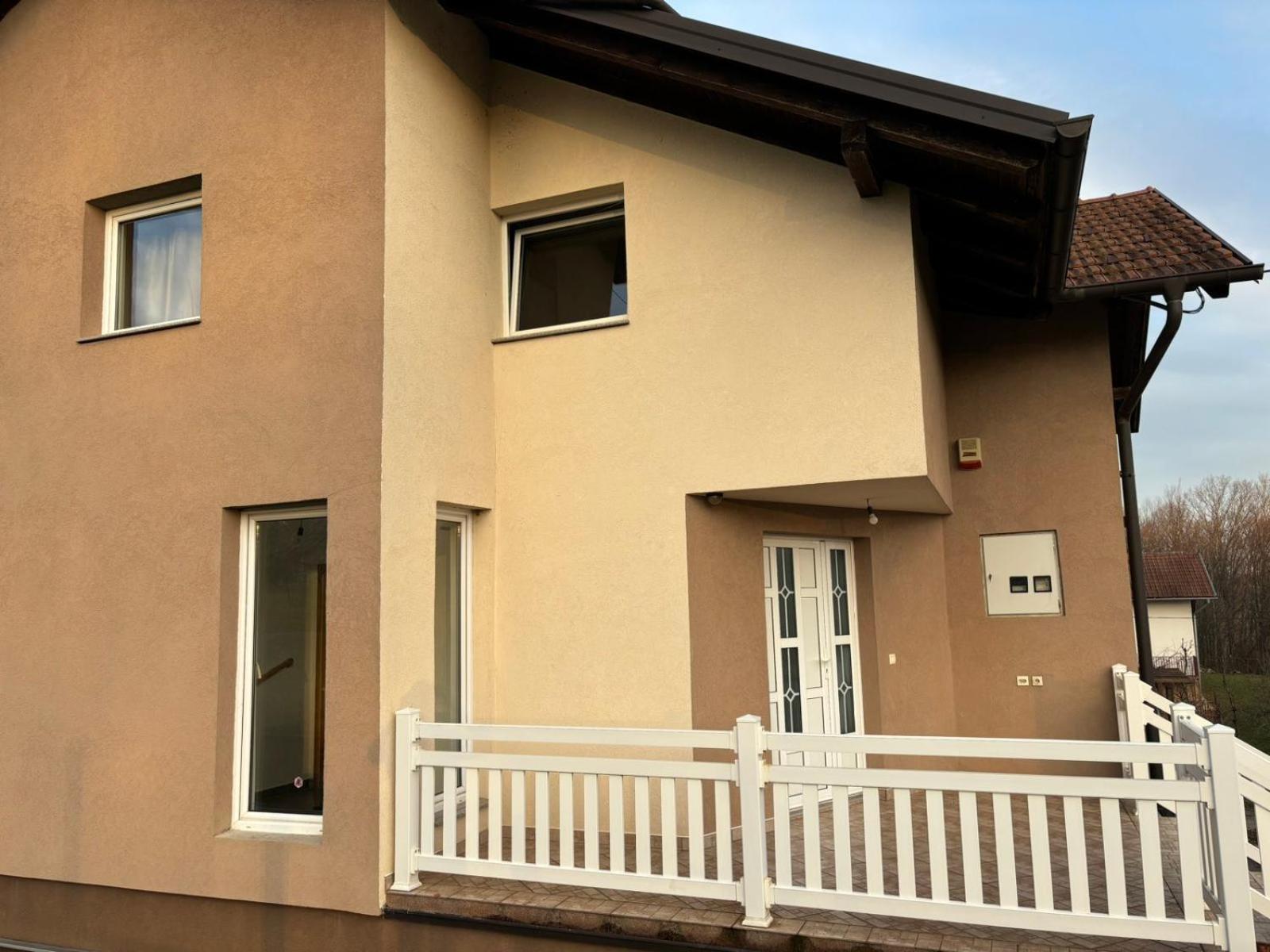 Four-Bedroom House photo 3