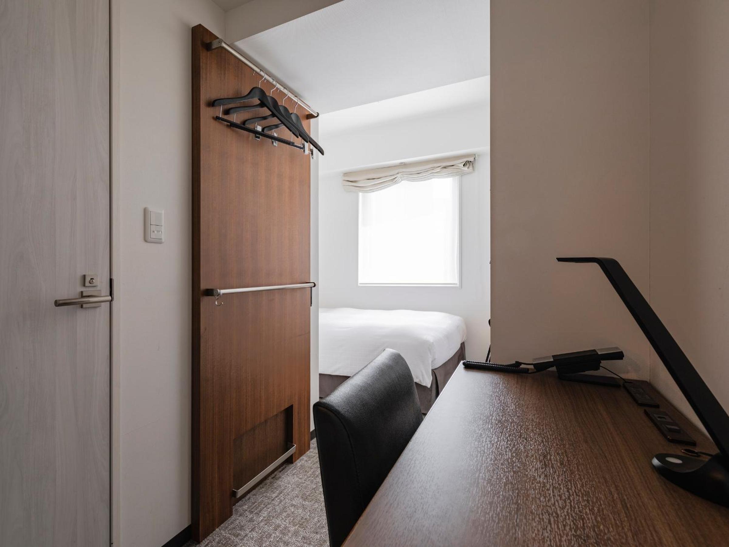 Single Room with Shower - Non-Smoking photo 2