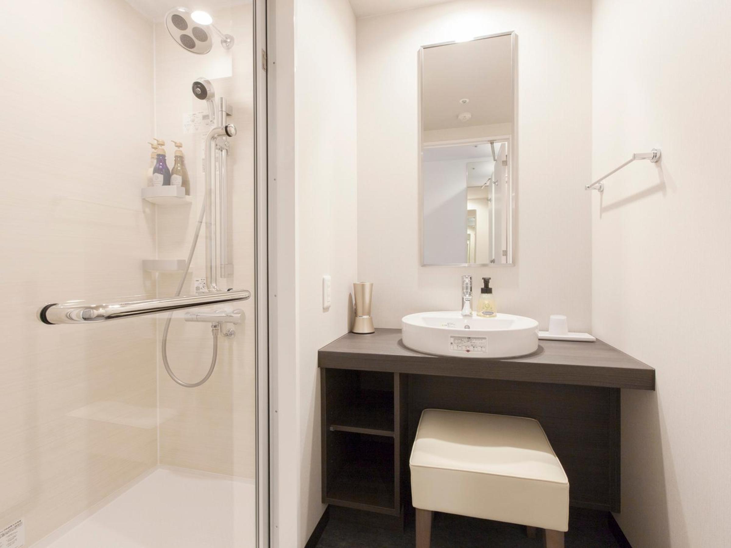 Single Room with Shower - Non-Smoking photo 3