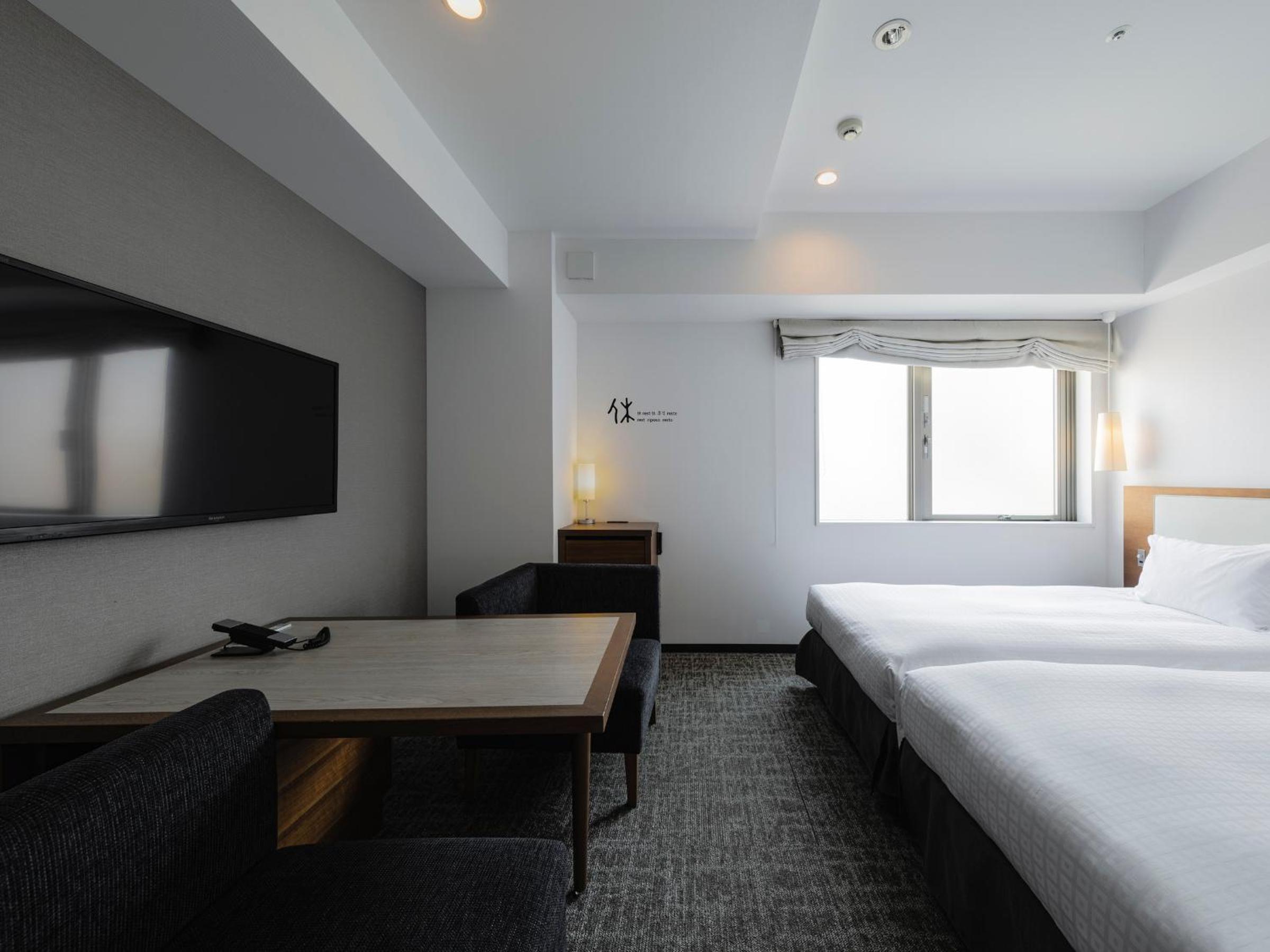 Twin Room with Bath photo 3