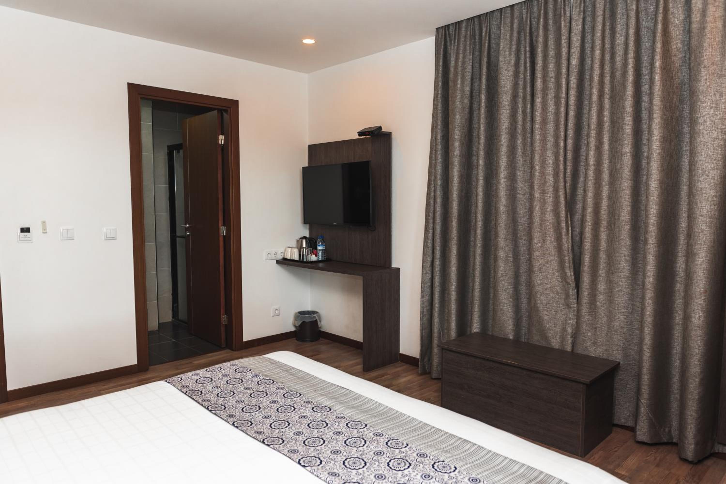 Deluxe Double or Twin Room with side front Balcony