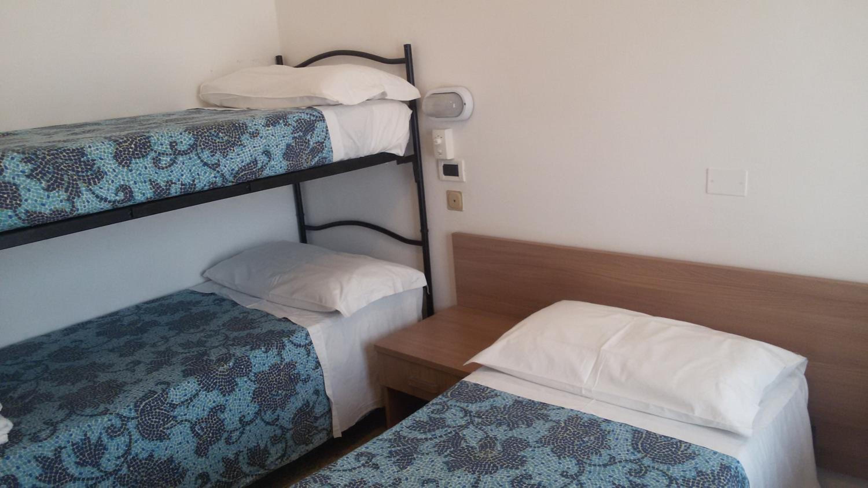 Triple Room with Balcony - Photo 4