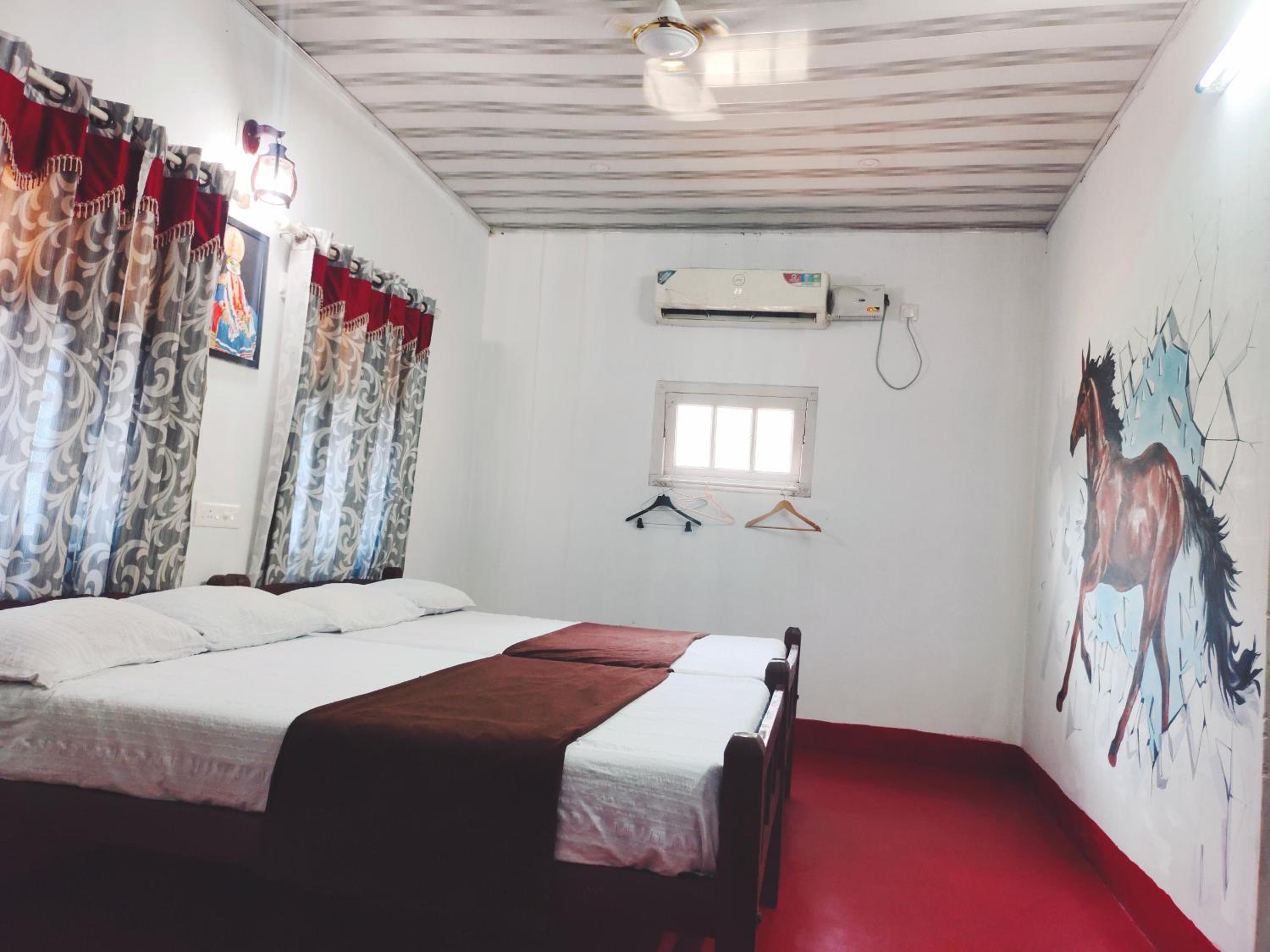 Large Double or Twin Room - Photo 10