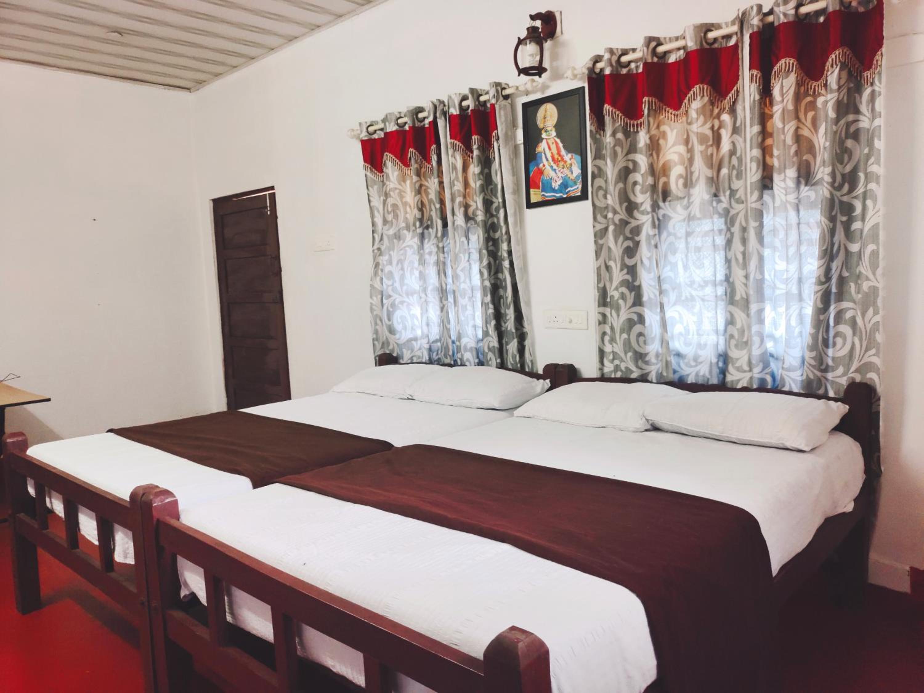 Large Double or Twin Room - Photo 3