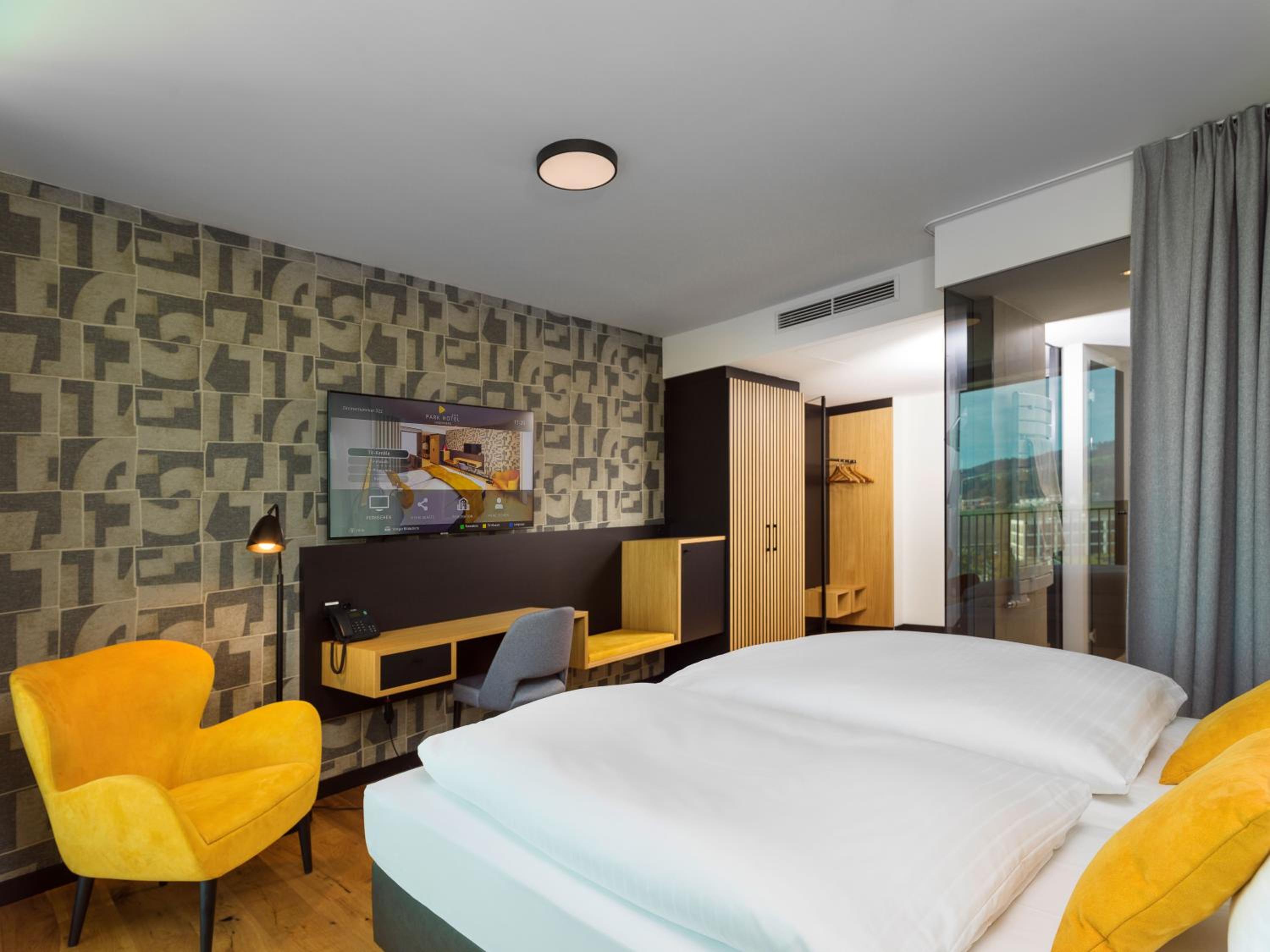 Standard Twin Room with Balcony - Photo 2
