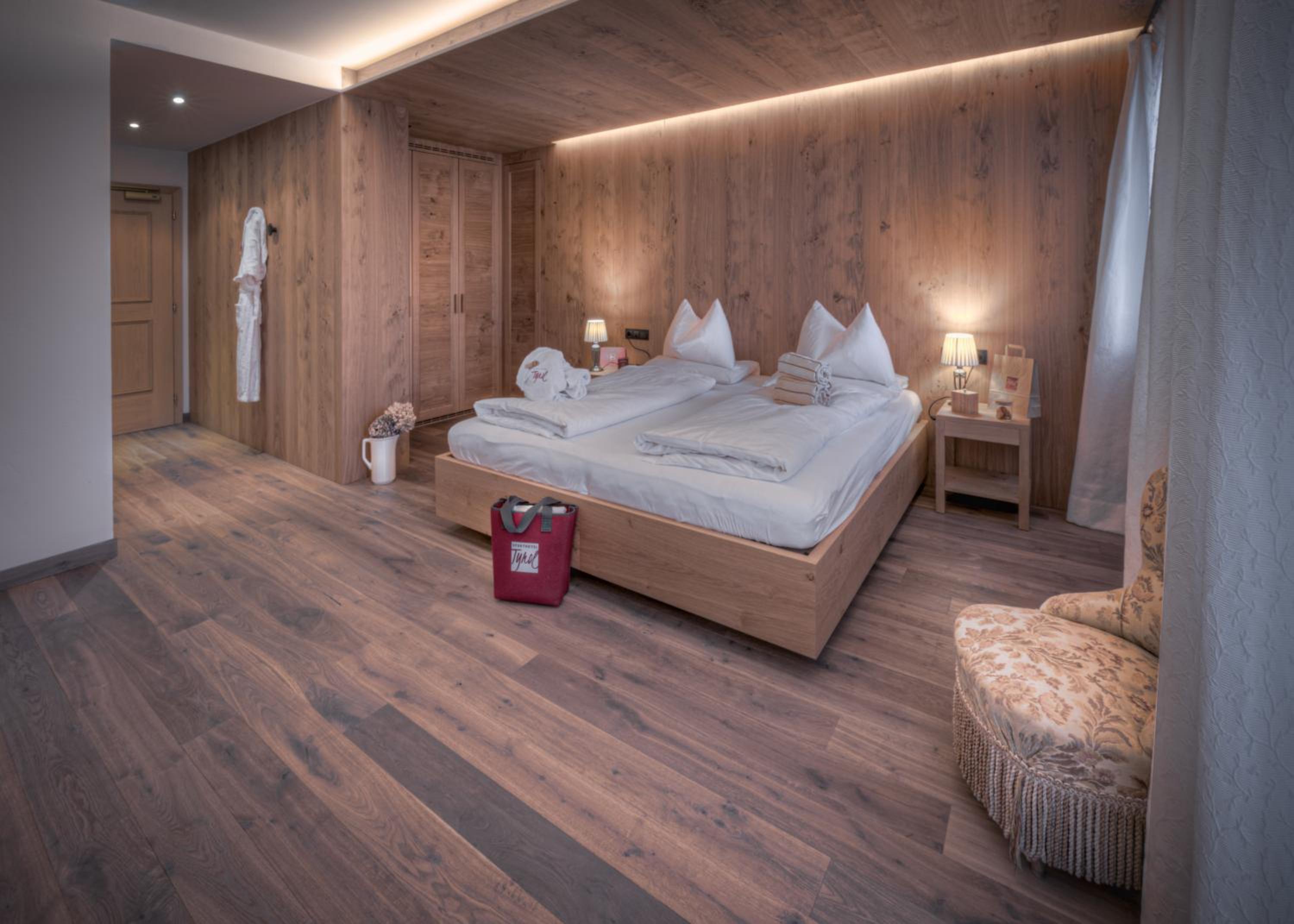 Large Double Room - Photo 2
