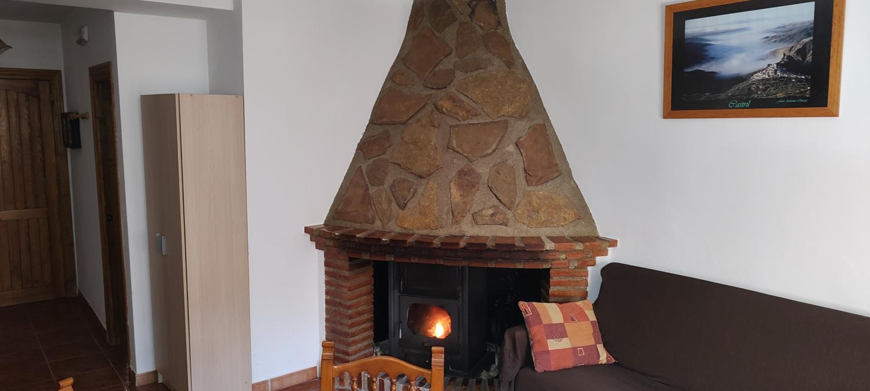 Two-Bedroom House - Photo 4