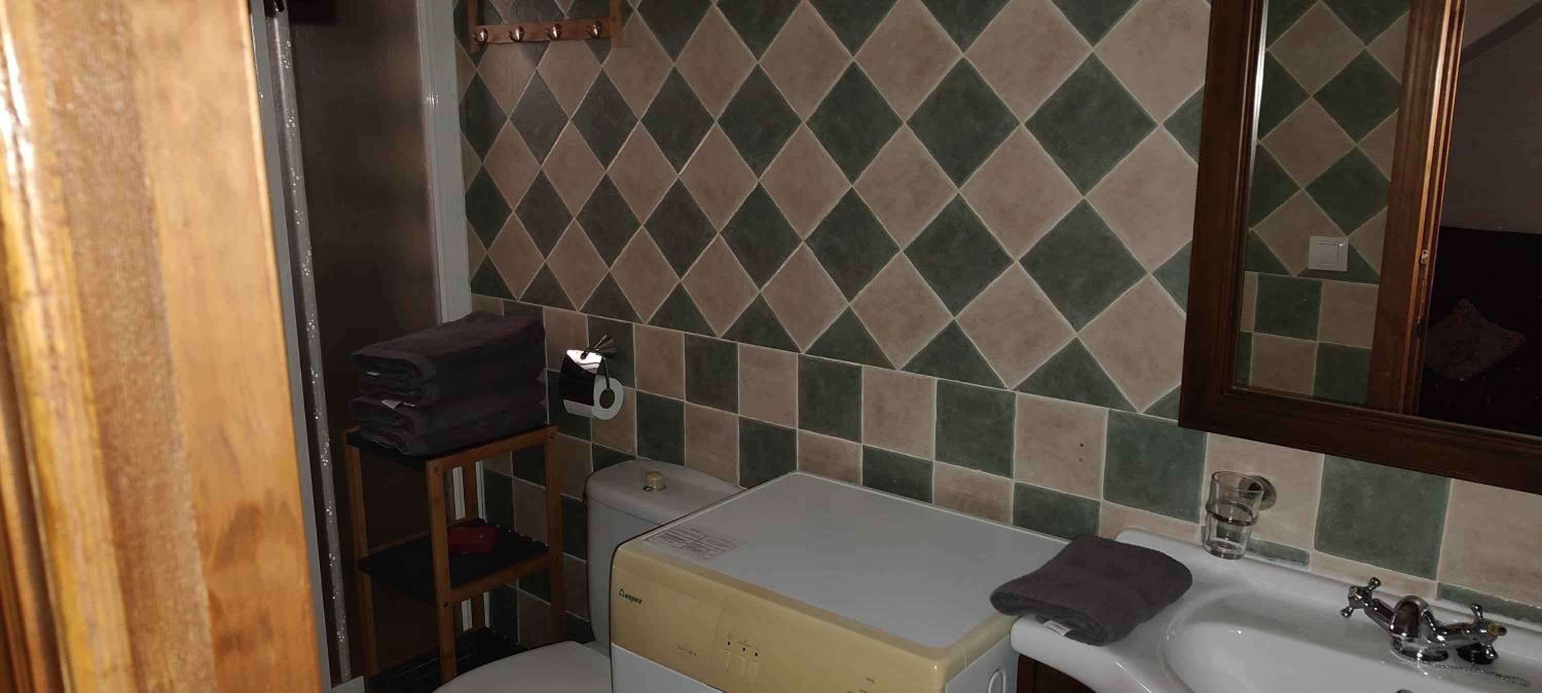 Two-Bedroom House - Photo 9