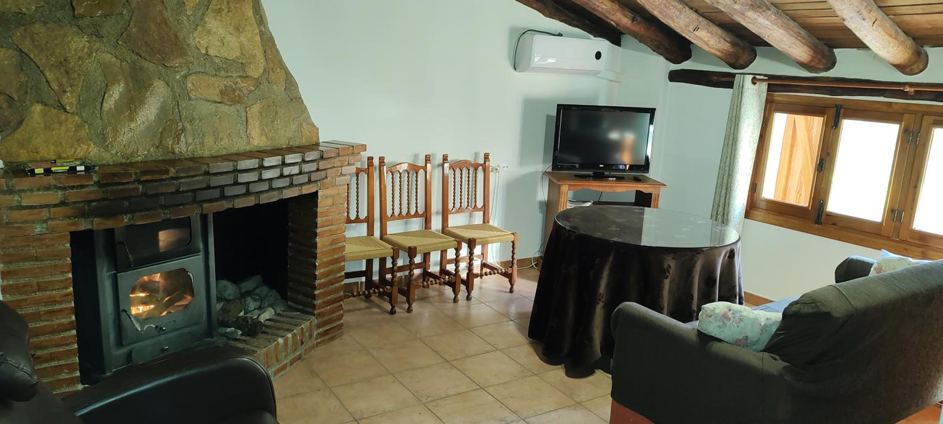 Three-Bedroom Townhouse - Photo 5