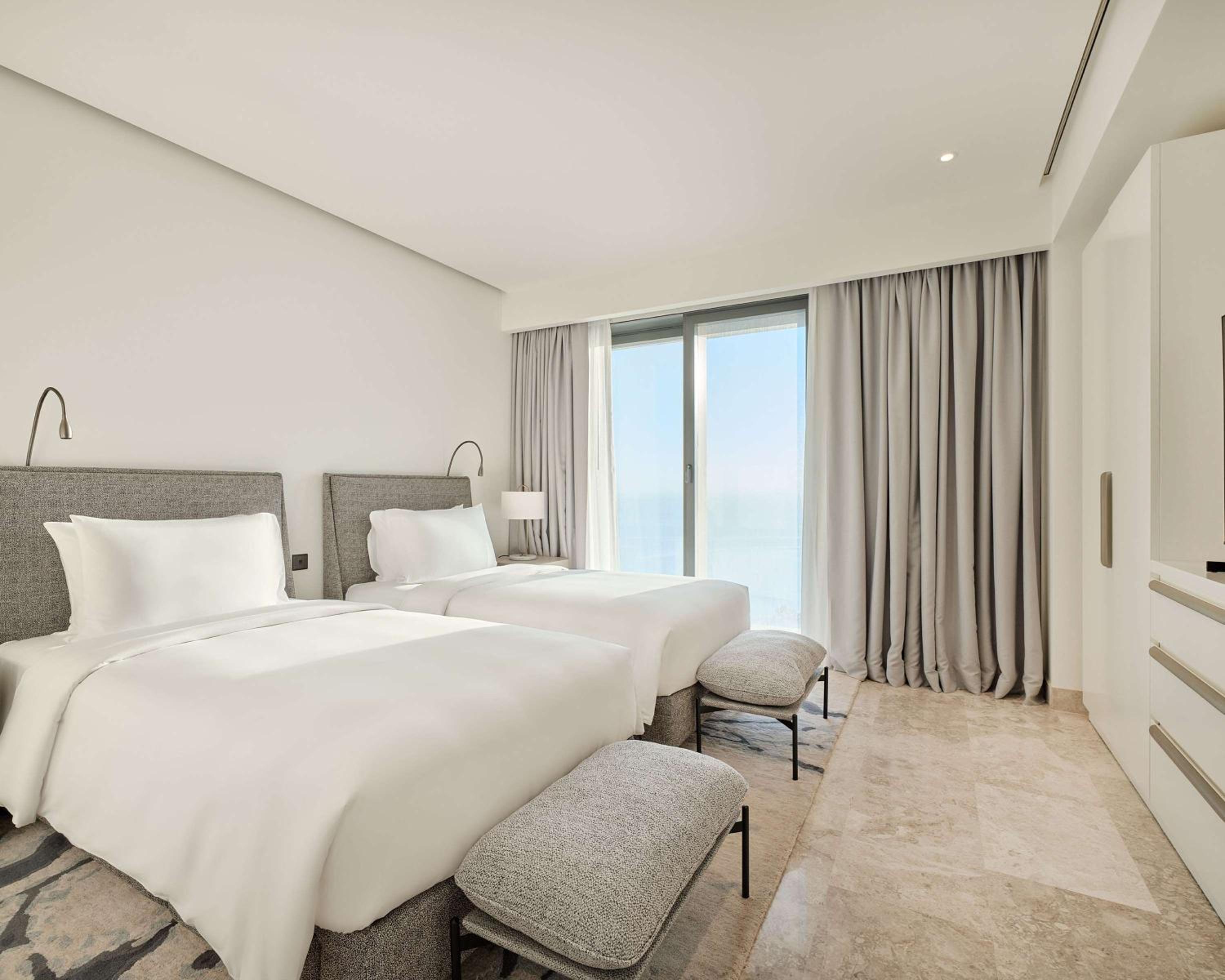 Three-Bedroom Apartment - High Floor - Photo 8