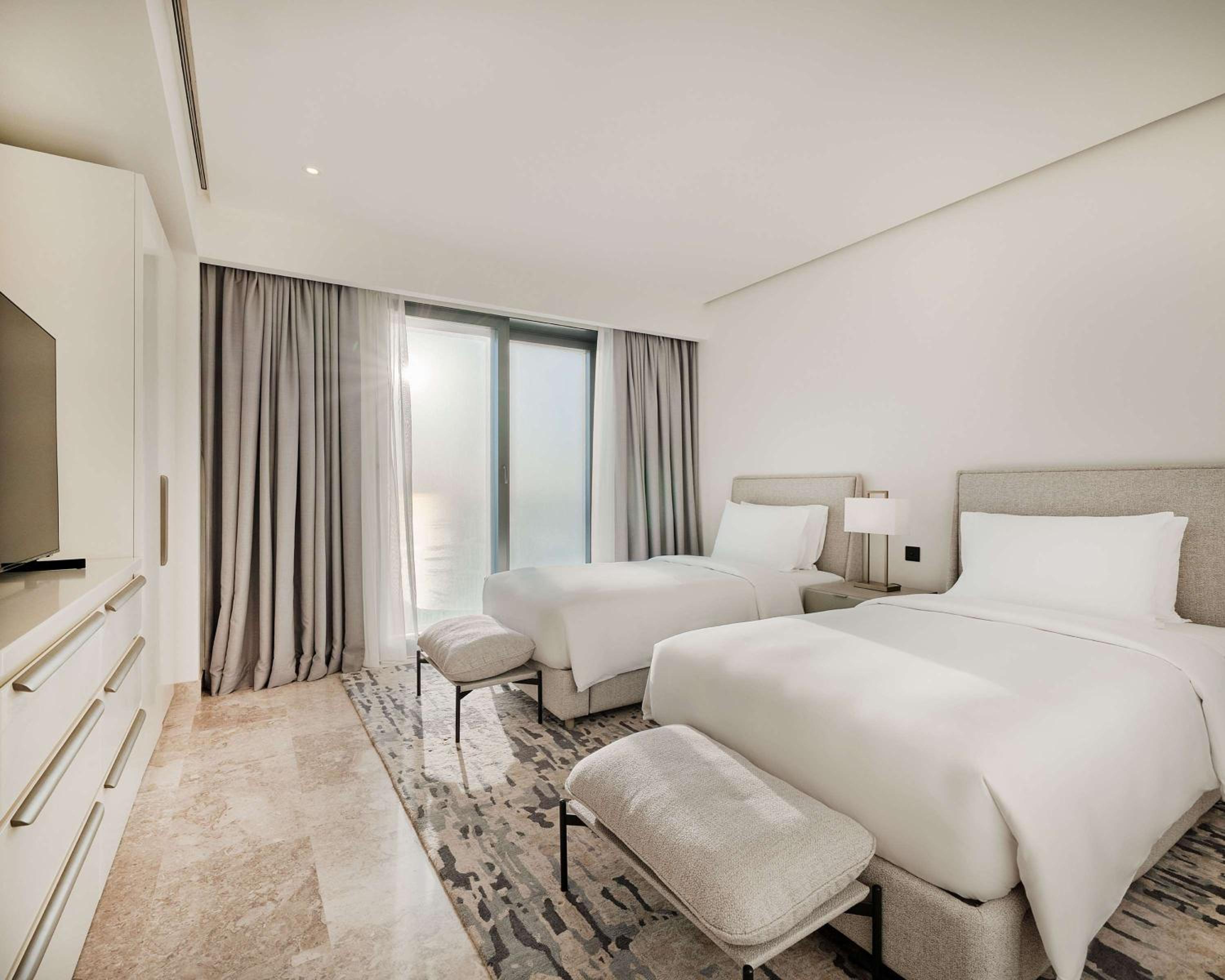 Three-Bedroom Apartment - High Floor - Photo 10