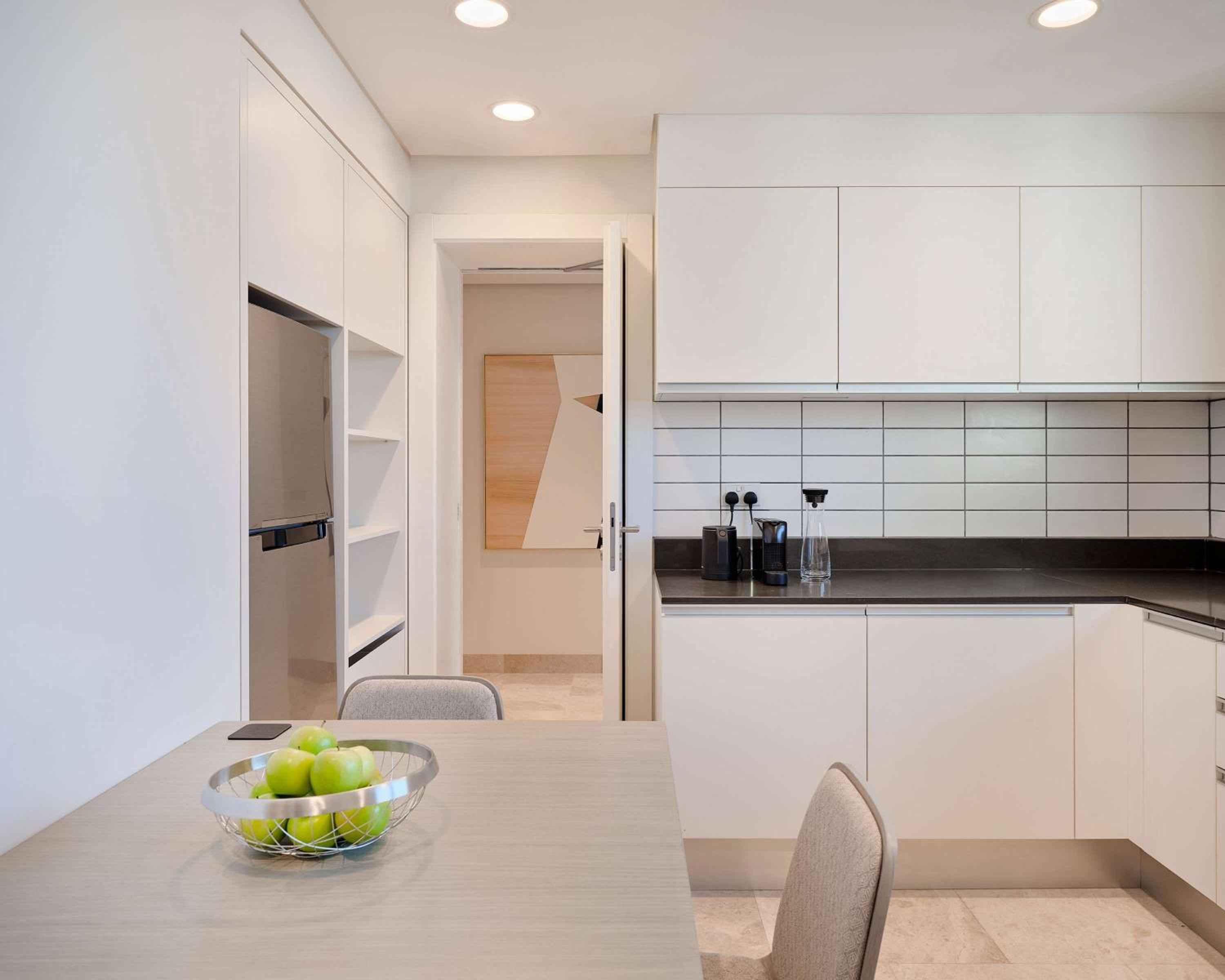 Three-Bedroom Apartment - High Floor - Photo 13