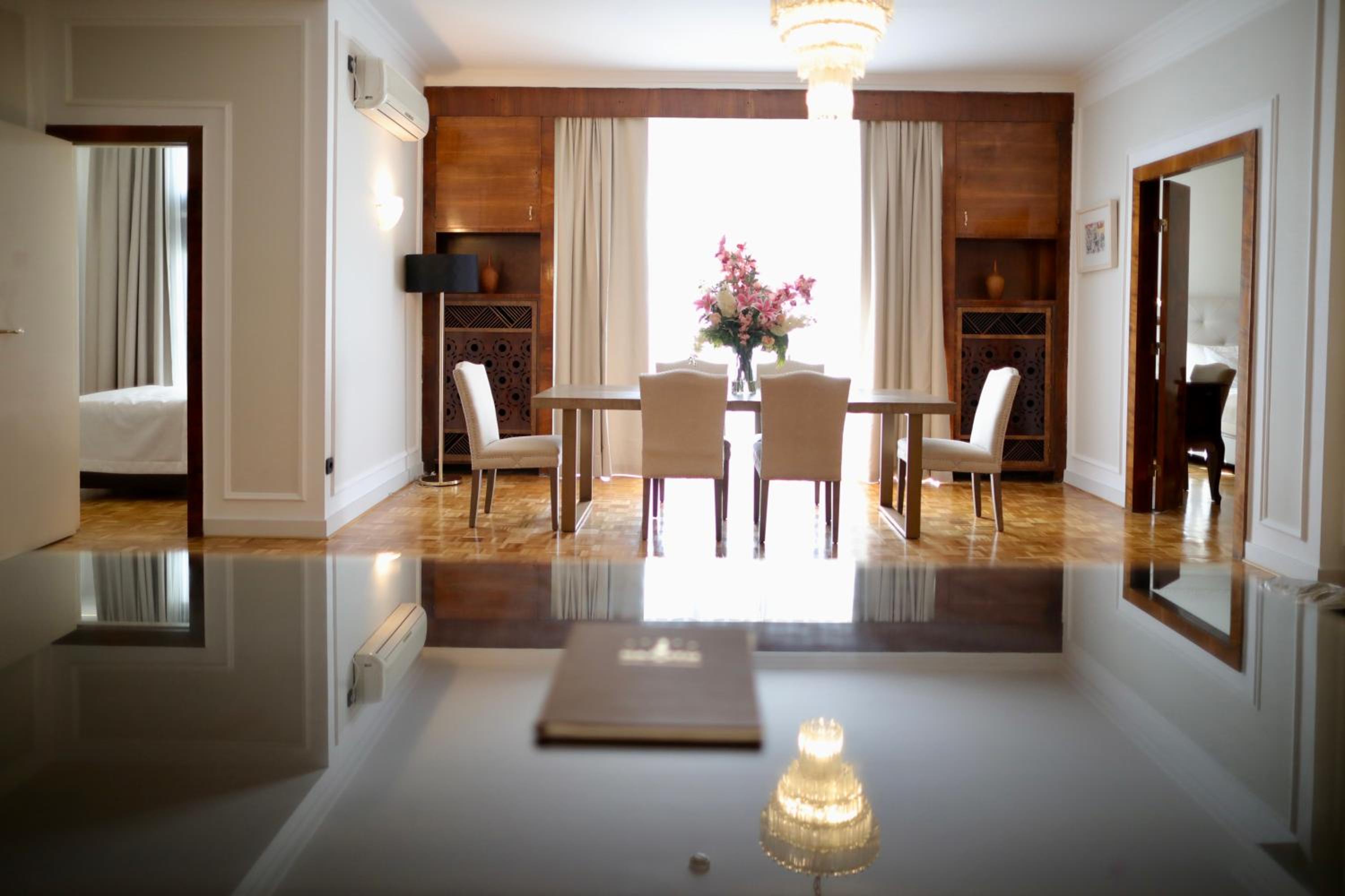 Suite with City View - Photo 4