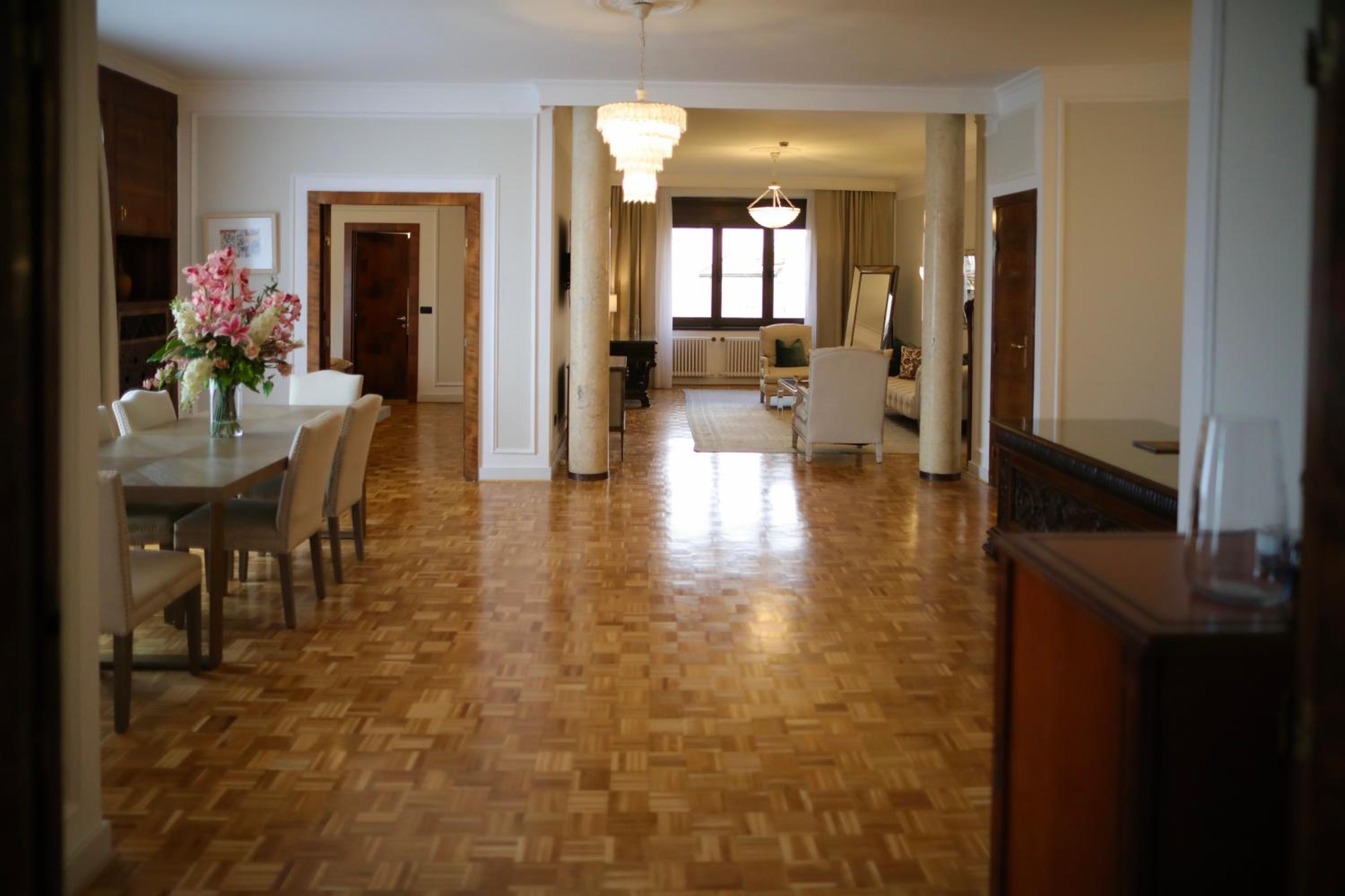 Suite with City View - Photo 9