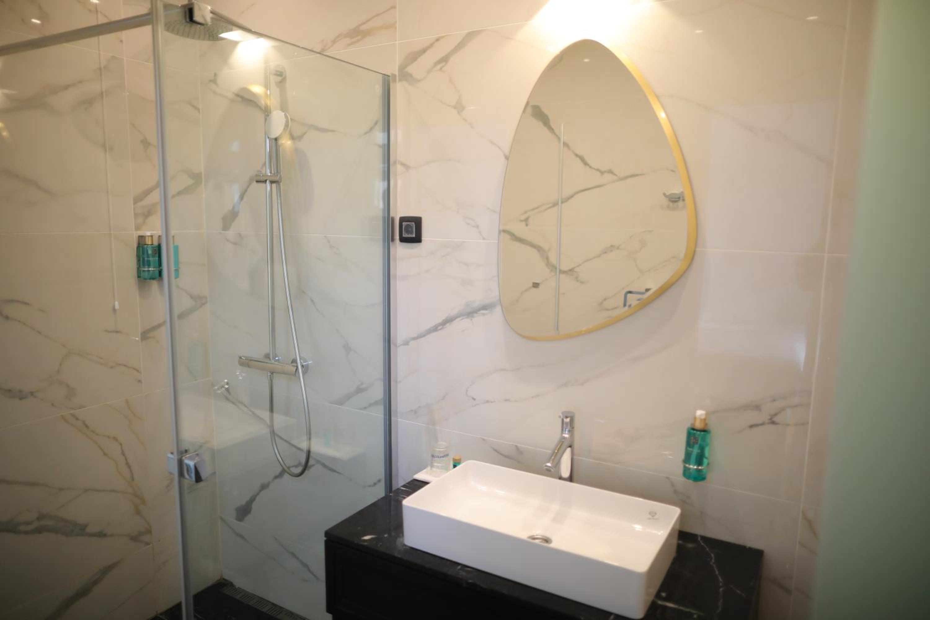 Suite with City View - Photo 6