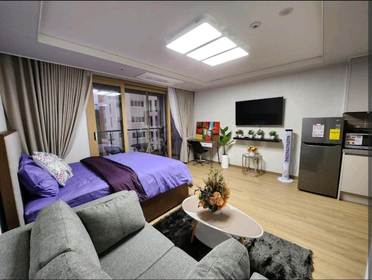 Deluxe Queen Studio