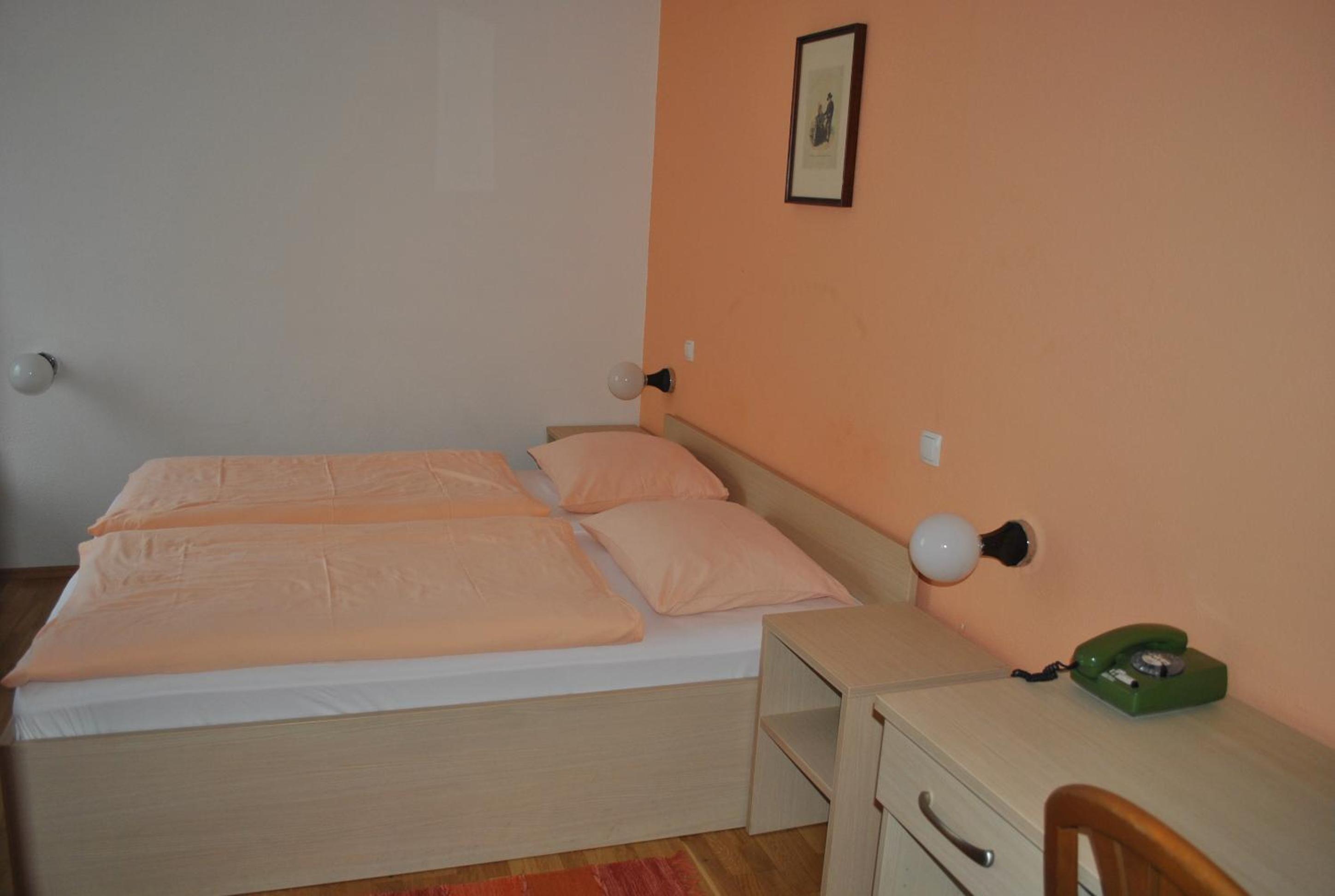 Double Room - Photo 4