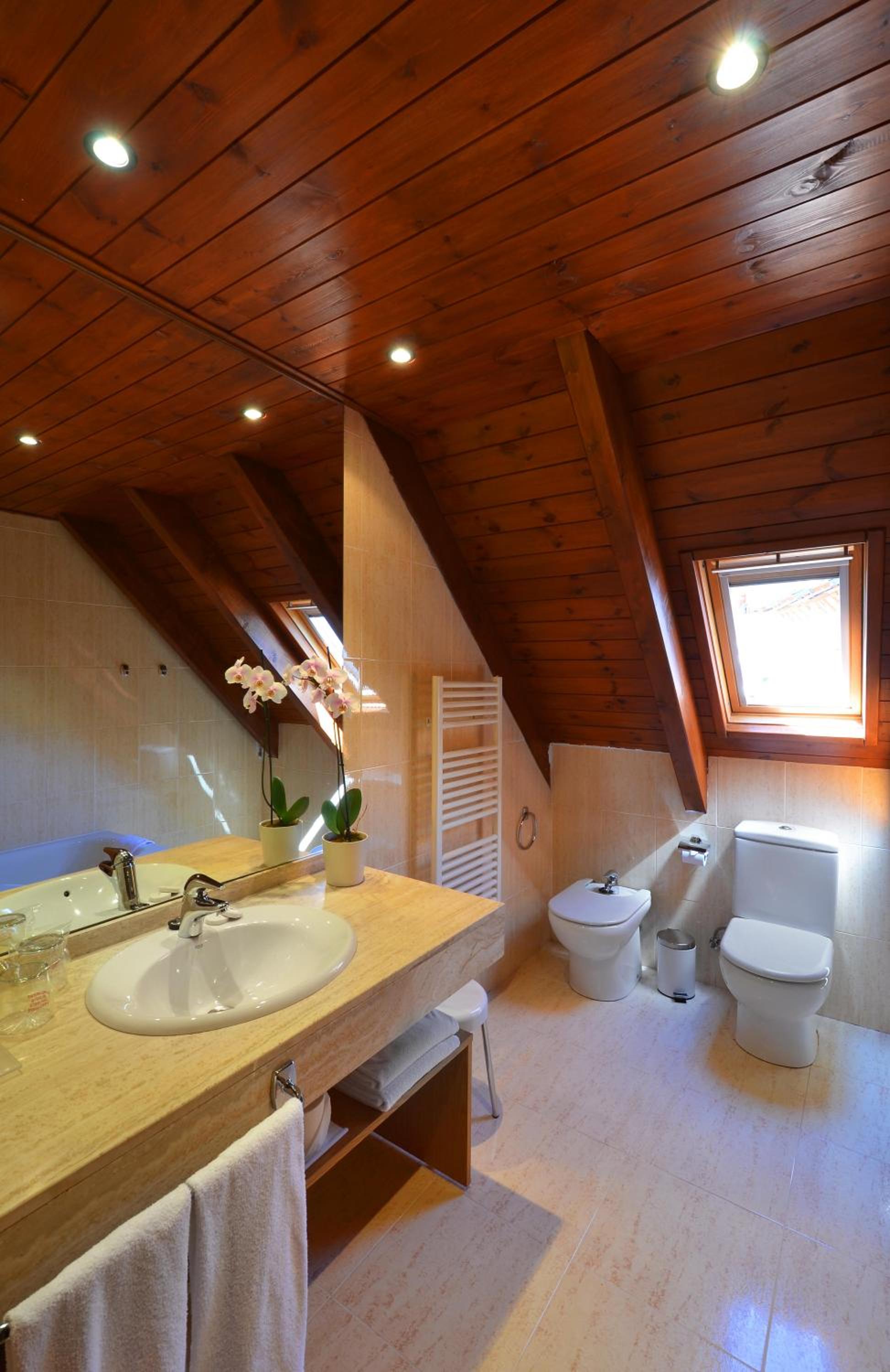 Family Room (4 Adults) - Photo 7