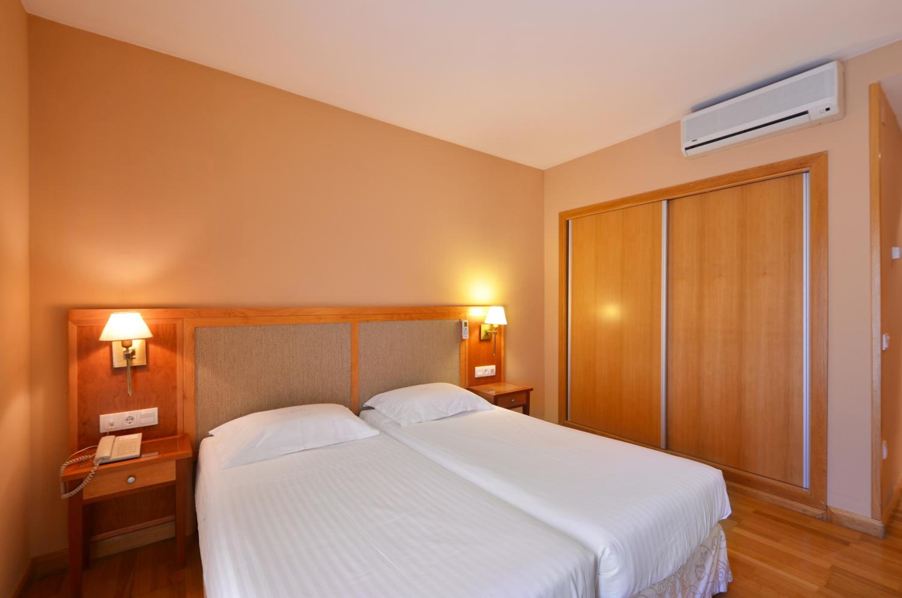 Double or Twin Room - Photo 8