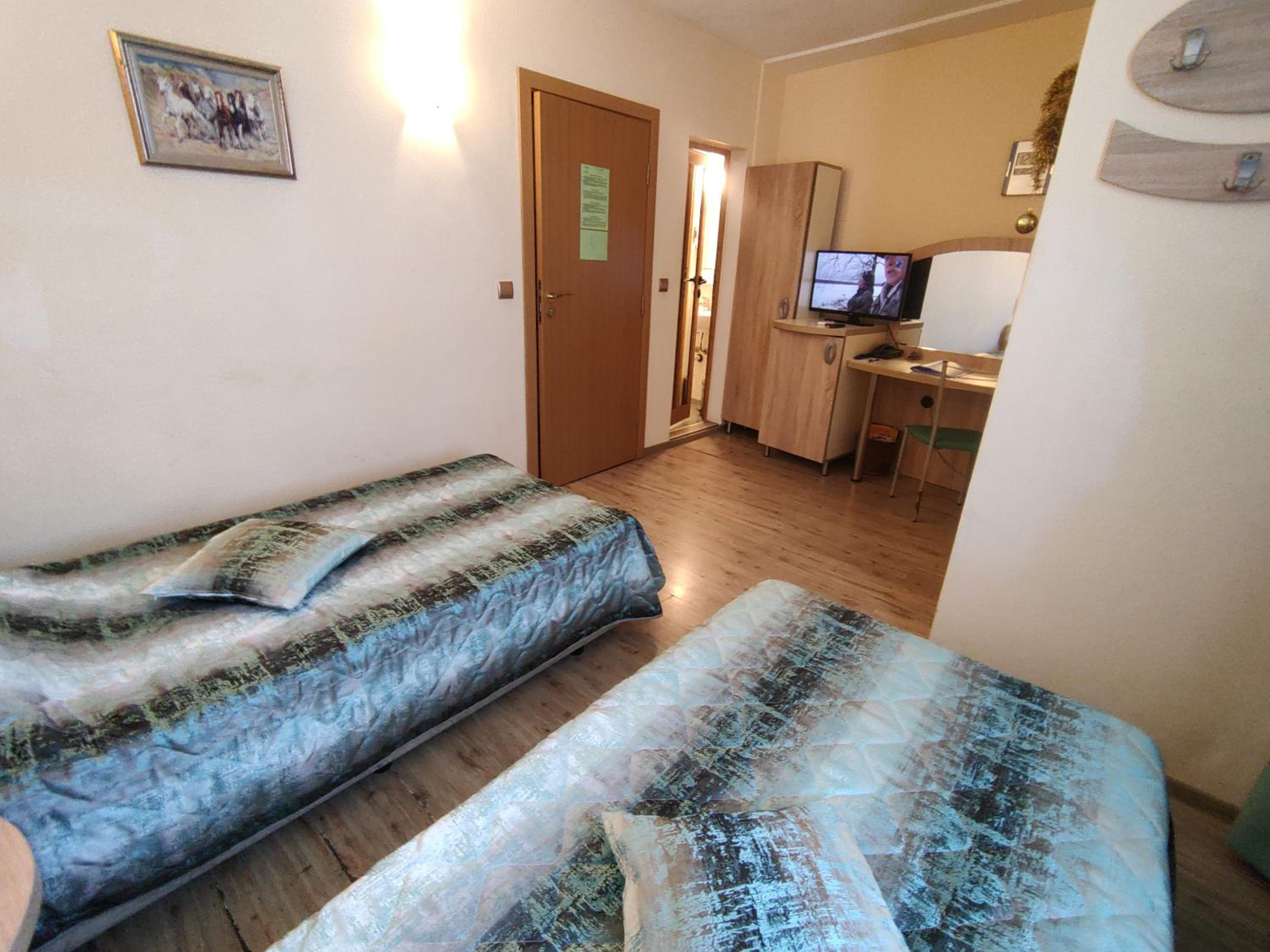 Budget Twin Room - Photo 4