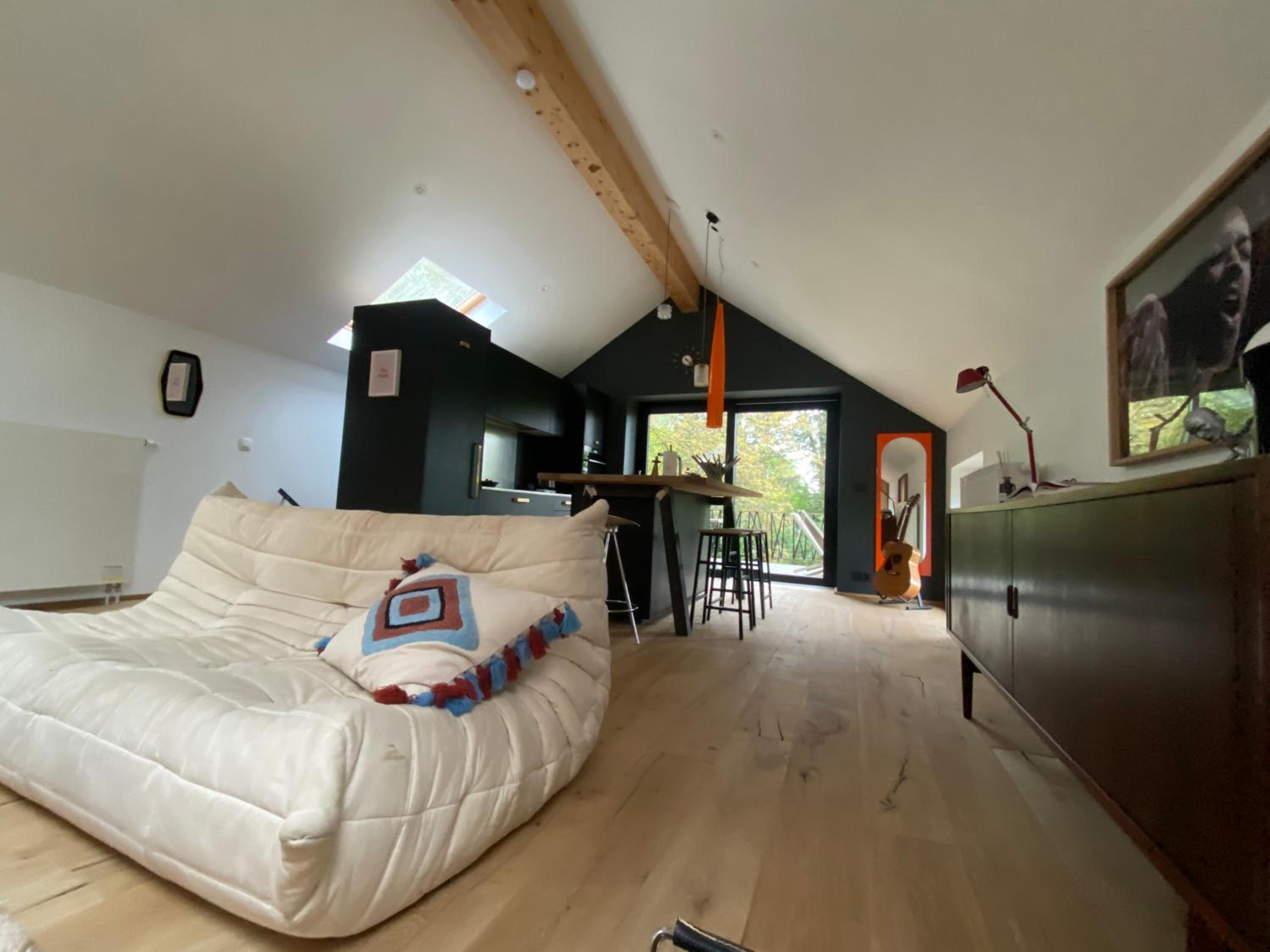 One-Bedroom Apartment photo 1