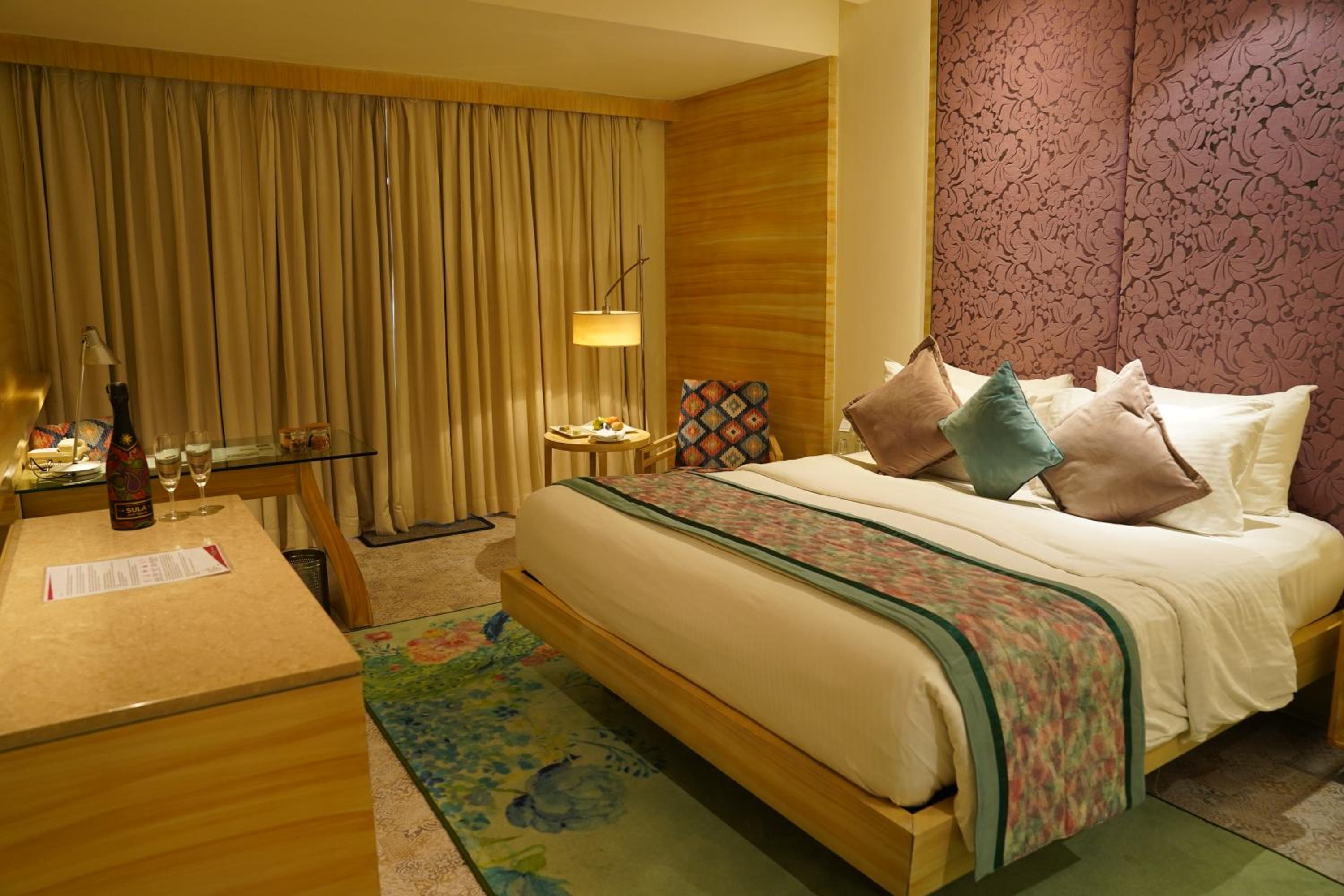 Club Room with Bath Tub