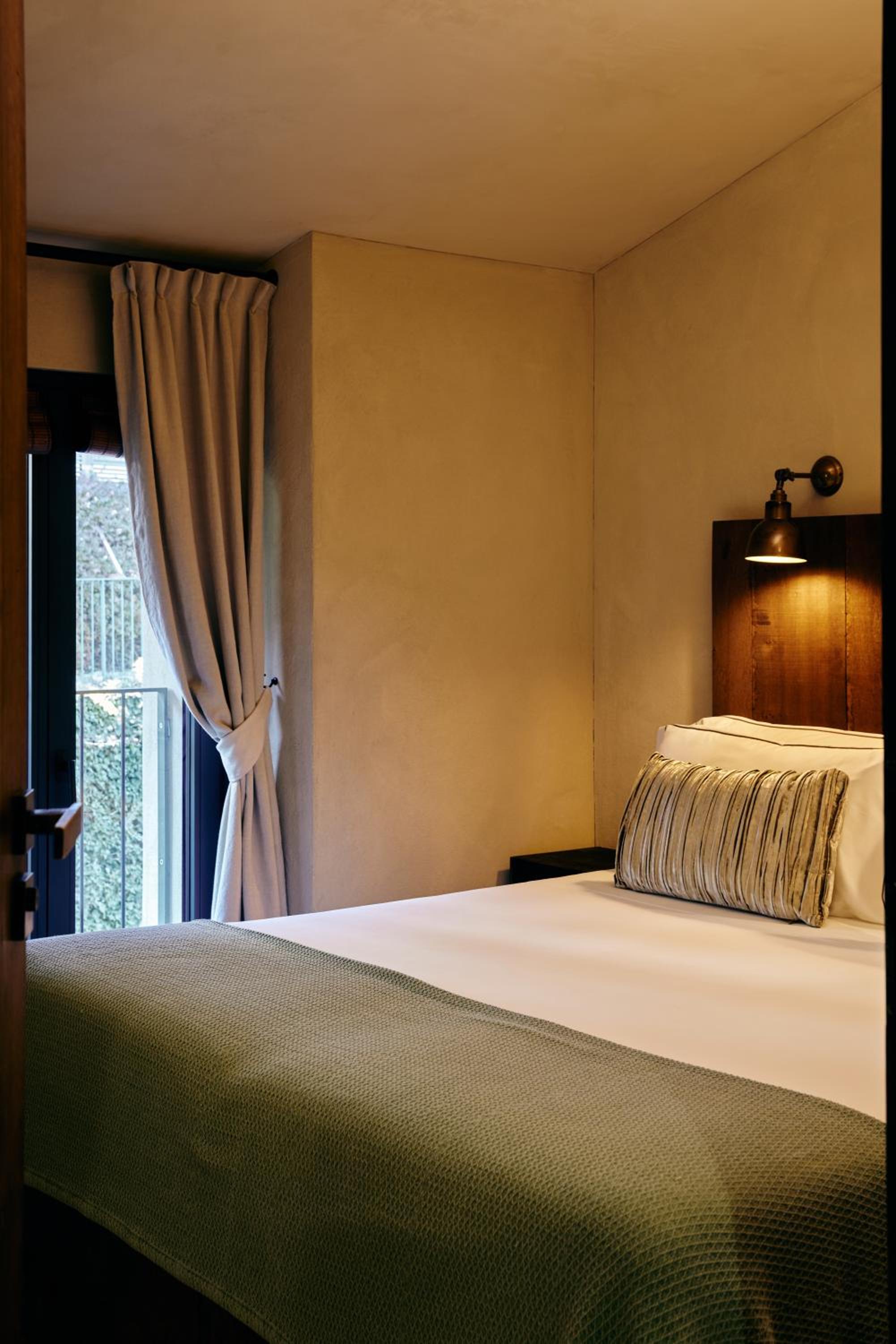 Small Double Room - Photo 1