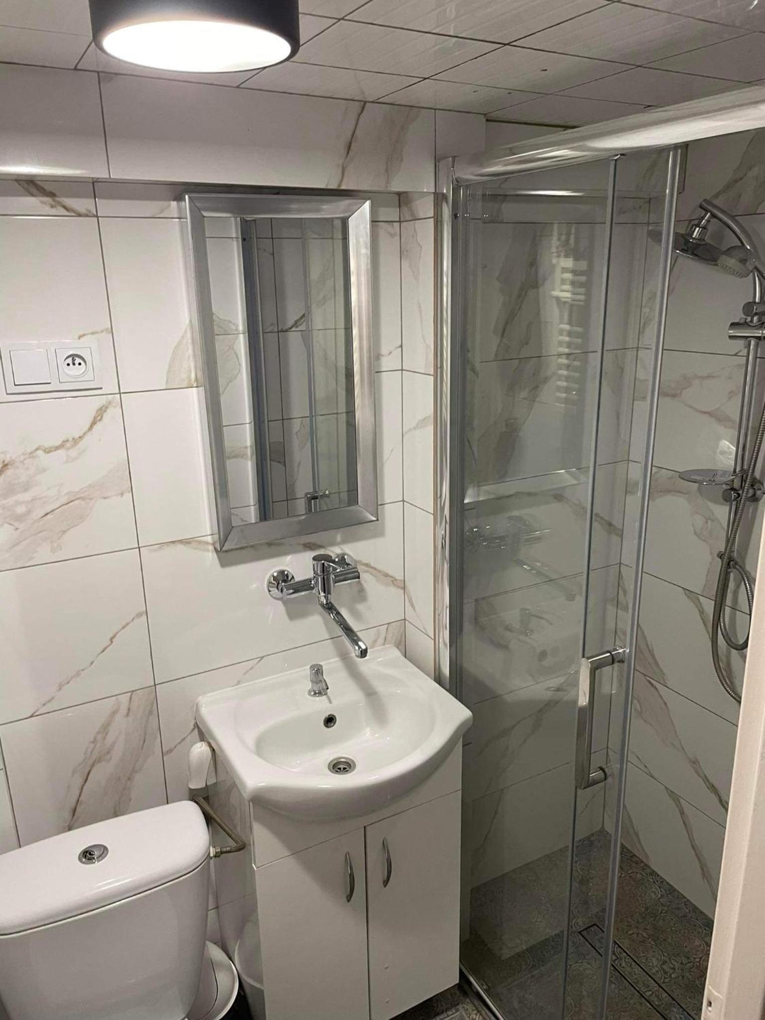 Standard Double or Twin Room - Photo 10
