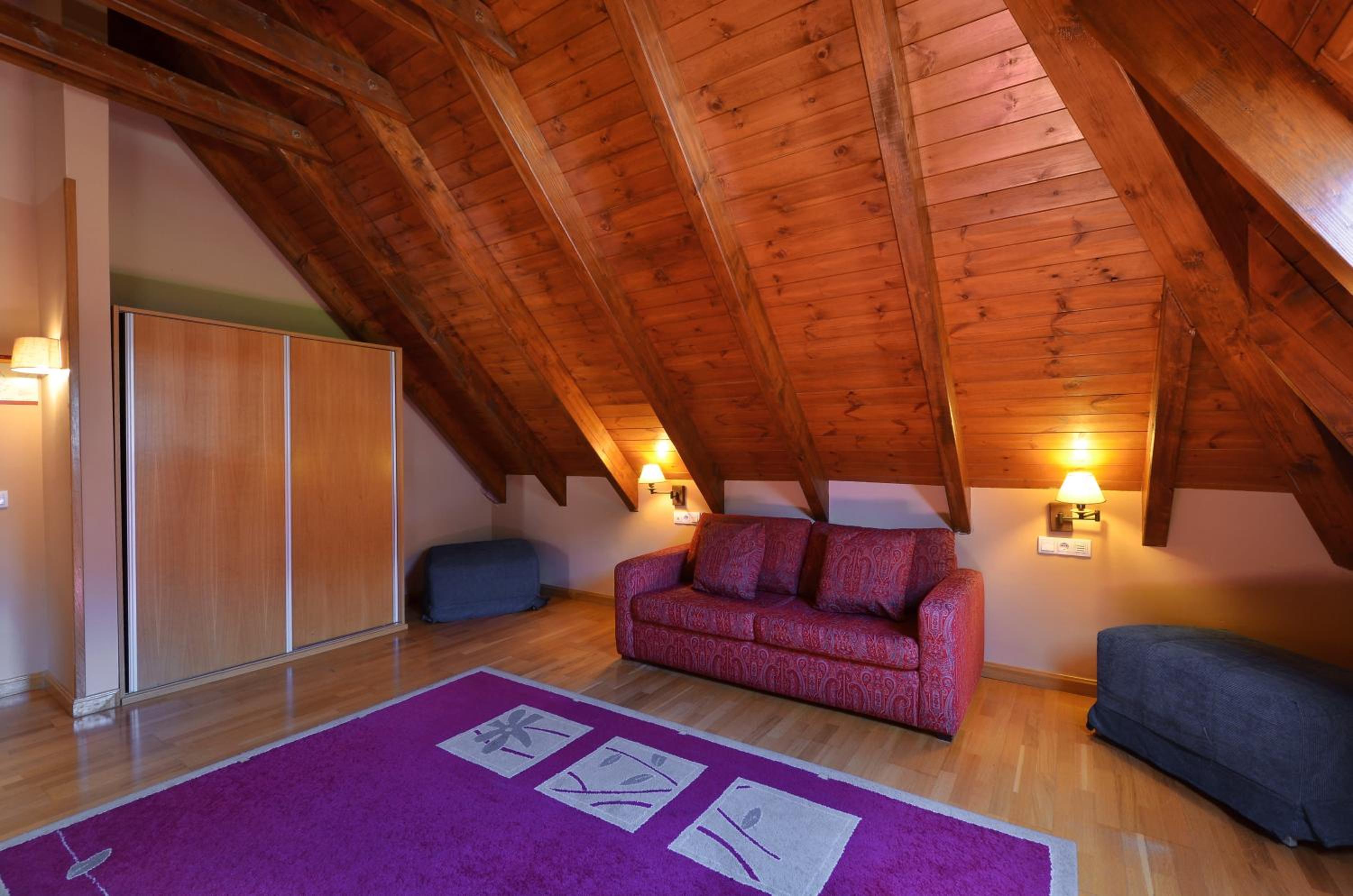 Family Room (4 Adults) - Photo 8