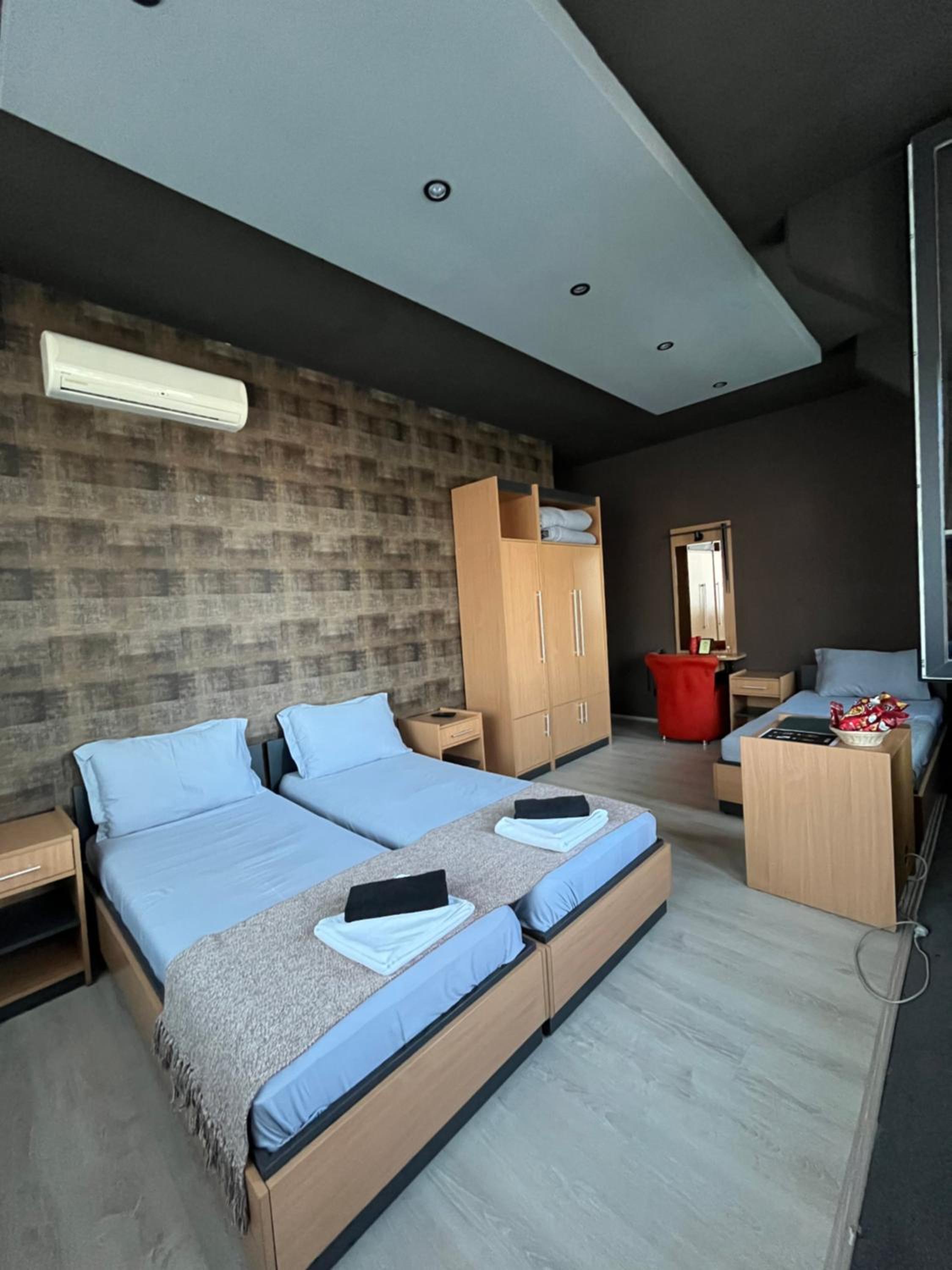 Standard Double Room - Photo 2