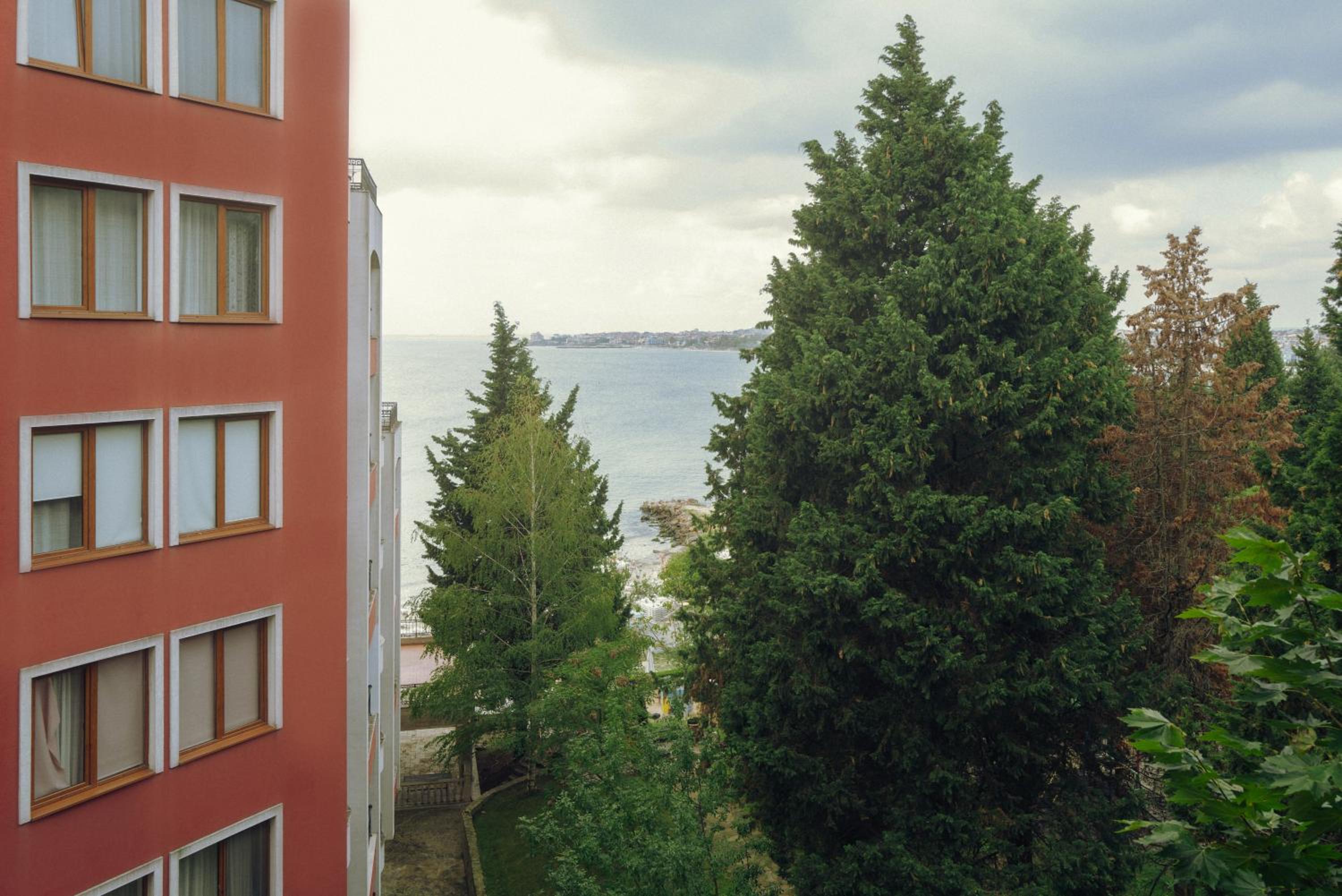 Apartment with Balcony photo 2