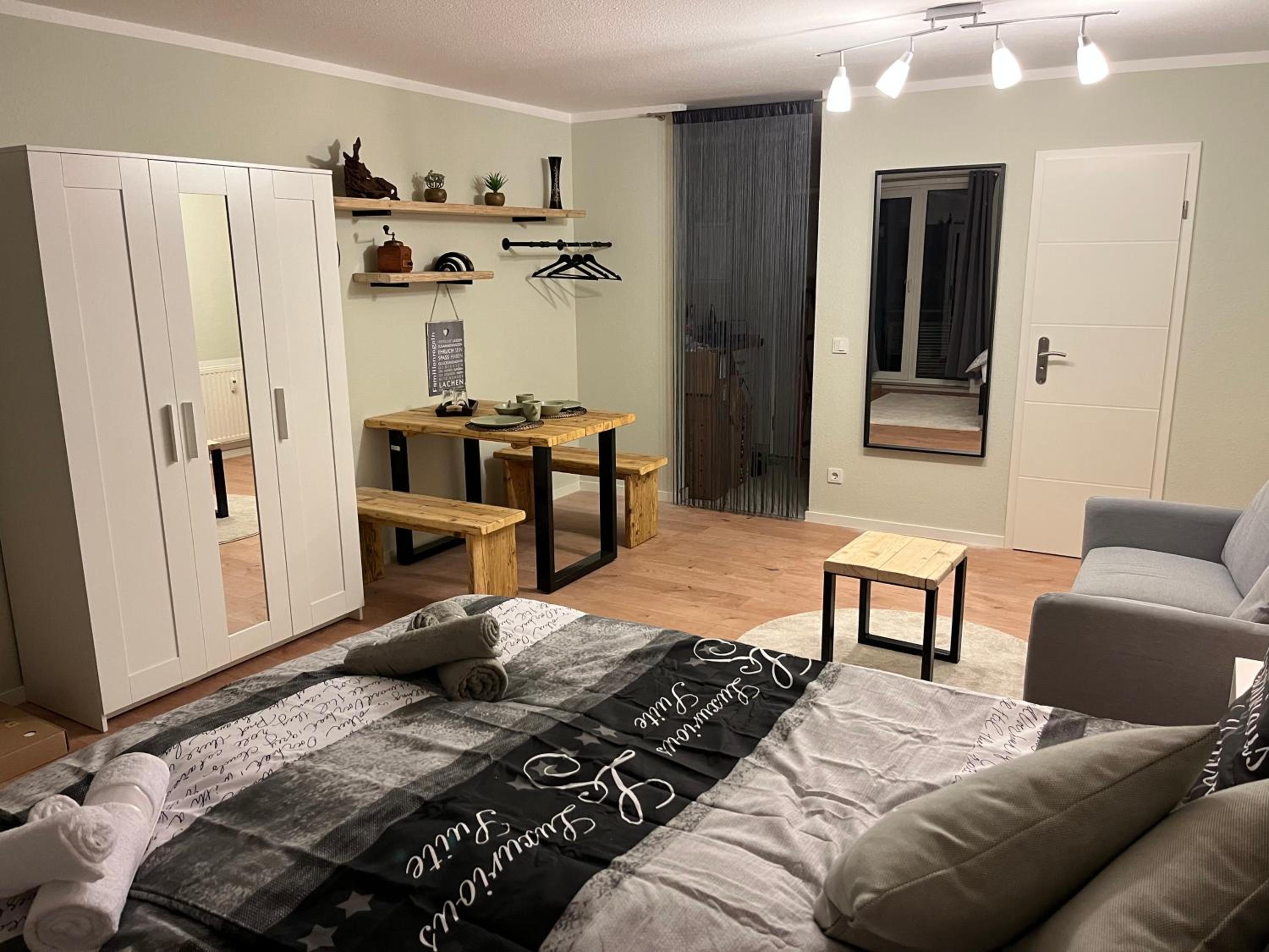 One-Bedroom Apartment photo 1