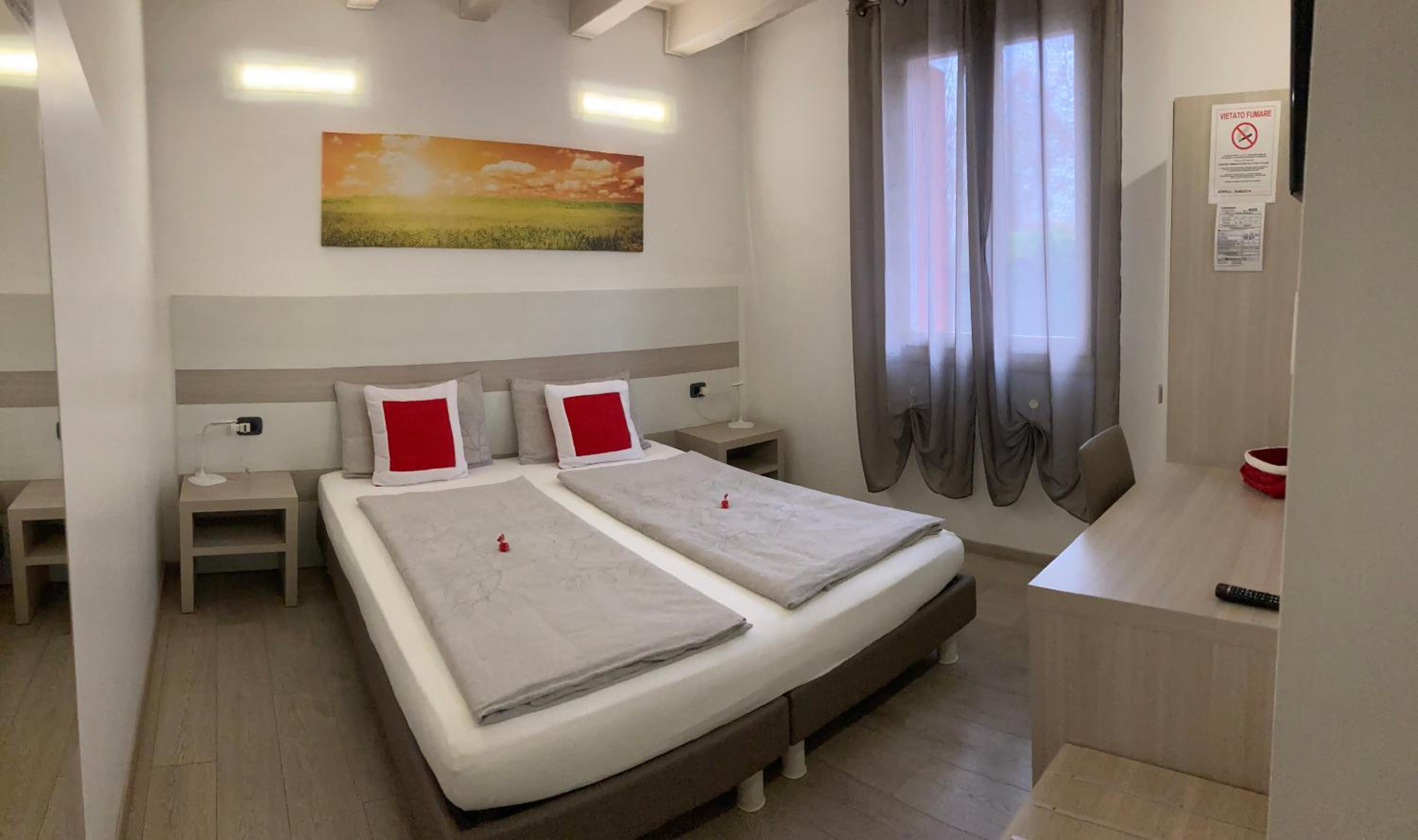 Double or Twin Room with Private Bathroom - Photo 5