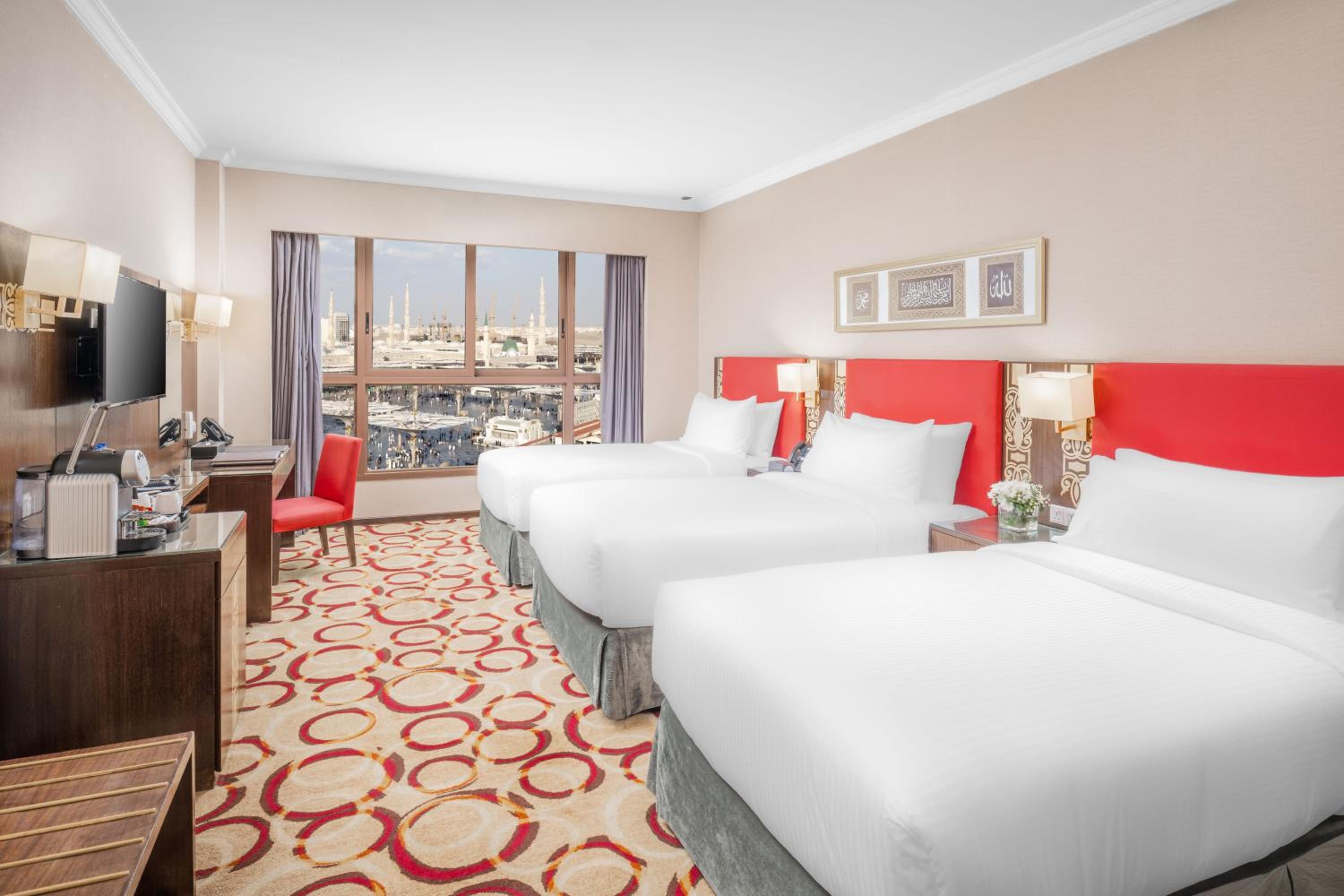 Executive Room Triple Bed, City View photo 3