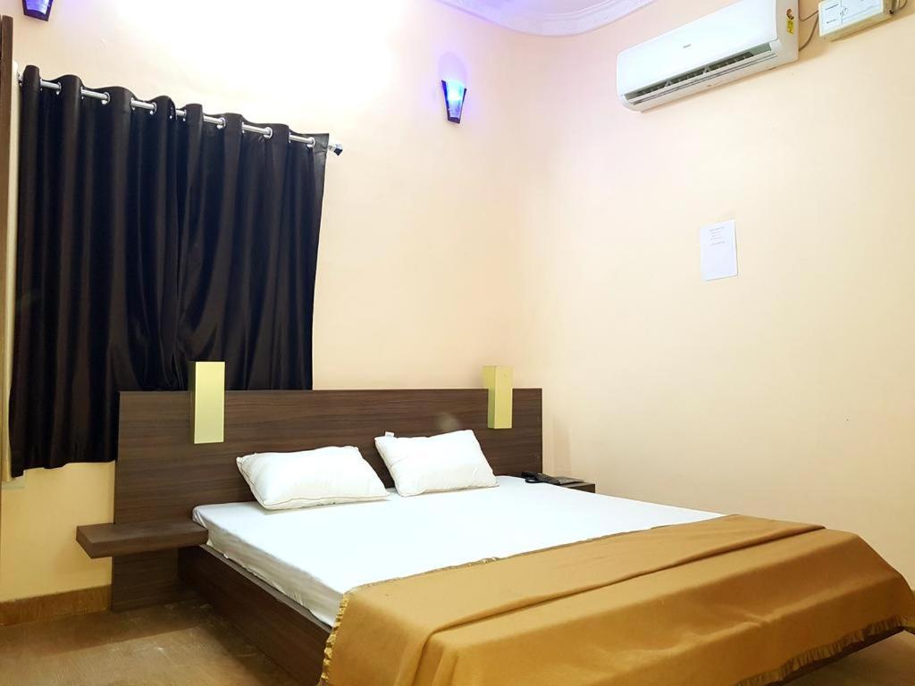 Deluxe Double Room (2 Adults + 1 Child) photo 1