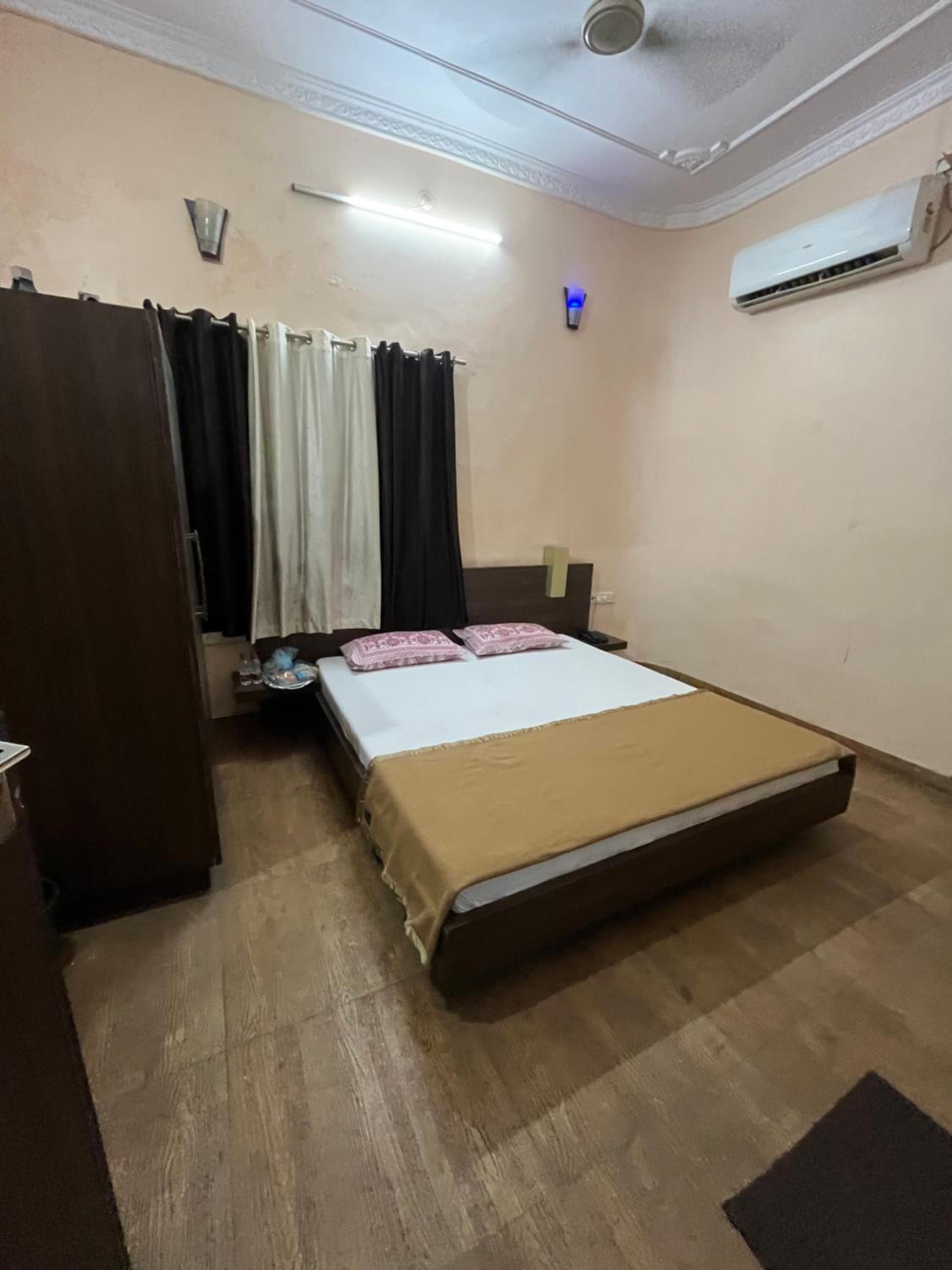 Deluxe Double Room (2 Adults + 1 Child) photo 3