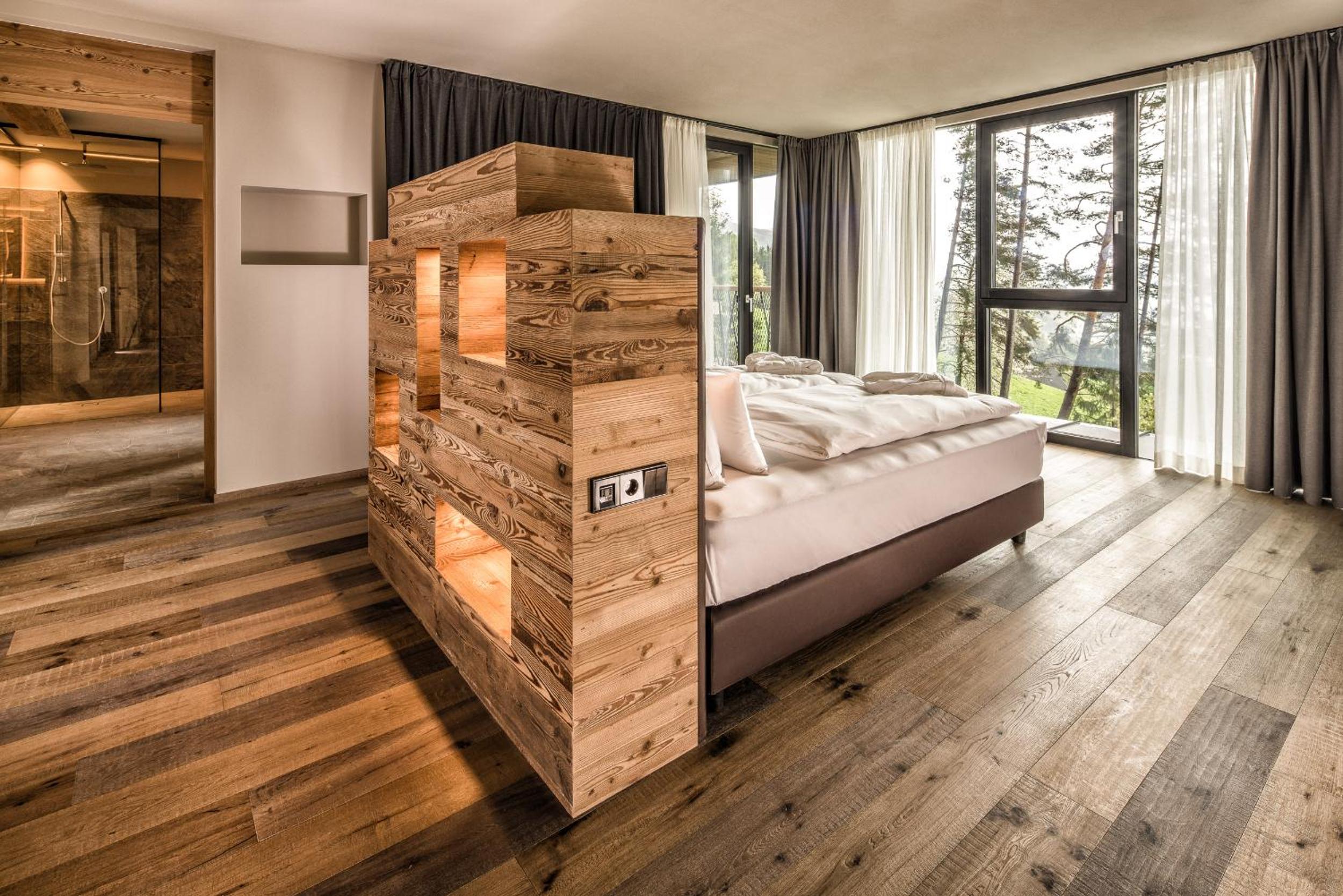 Deluxe Suite with Spa Bath