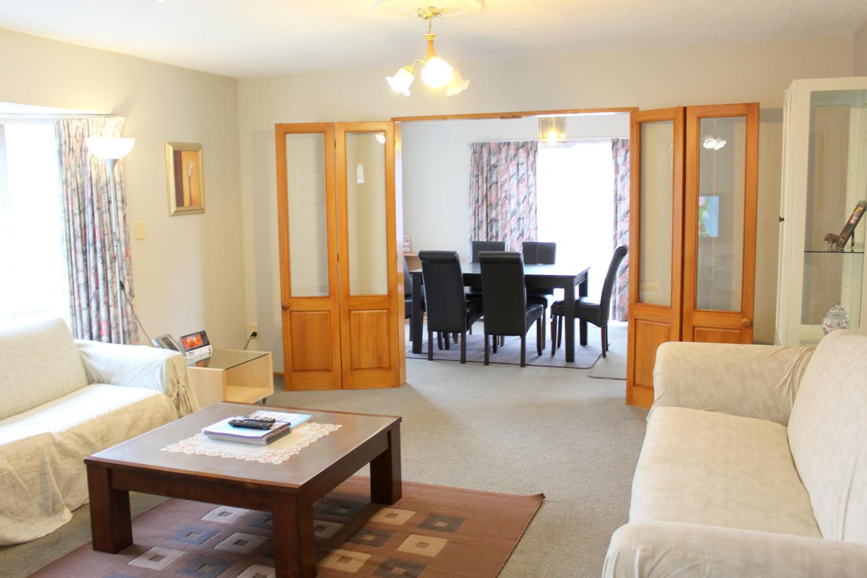 Three Bedroom Corporate Townhouse - 180B Riccarton Road  photo 1