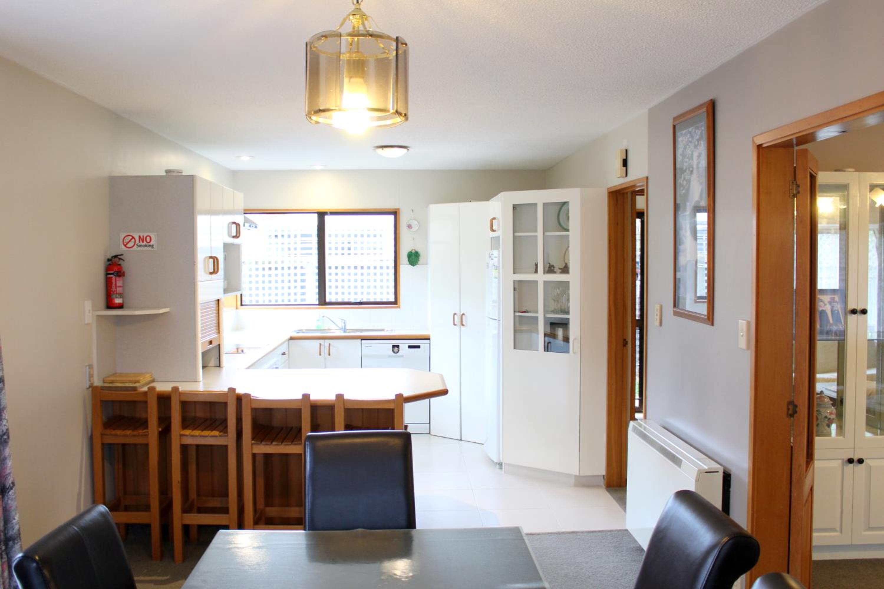 Three Bedroom Corporate Townhouse - 180B Riccarton Road  photo 3