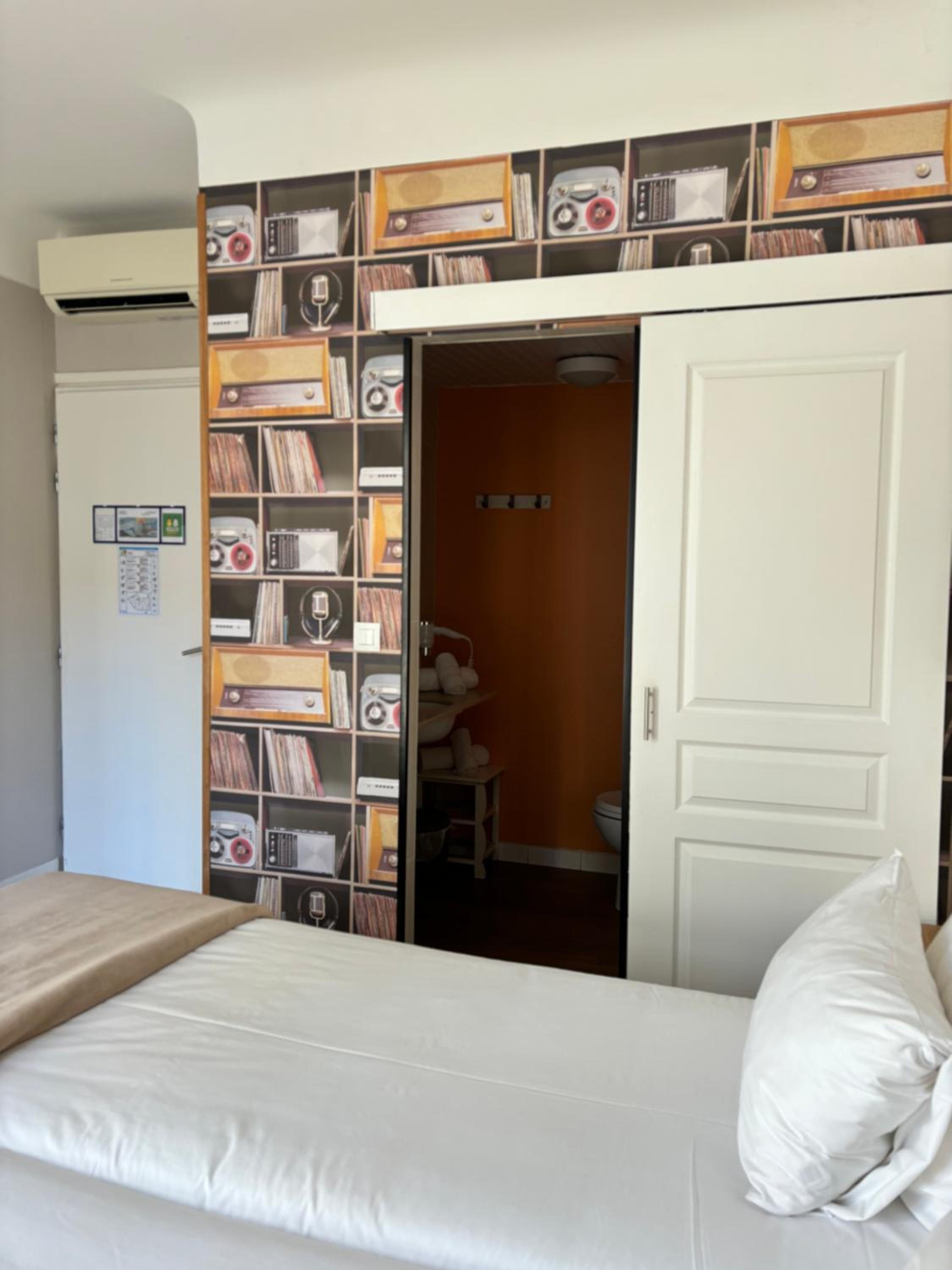 Twin Room - Photo 1
